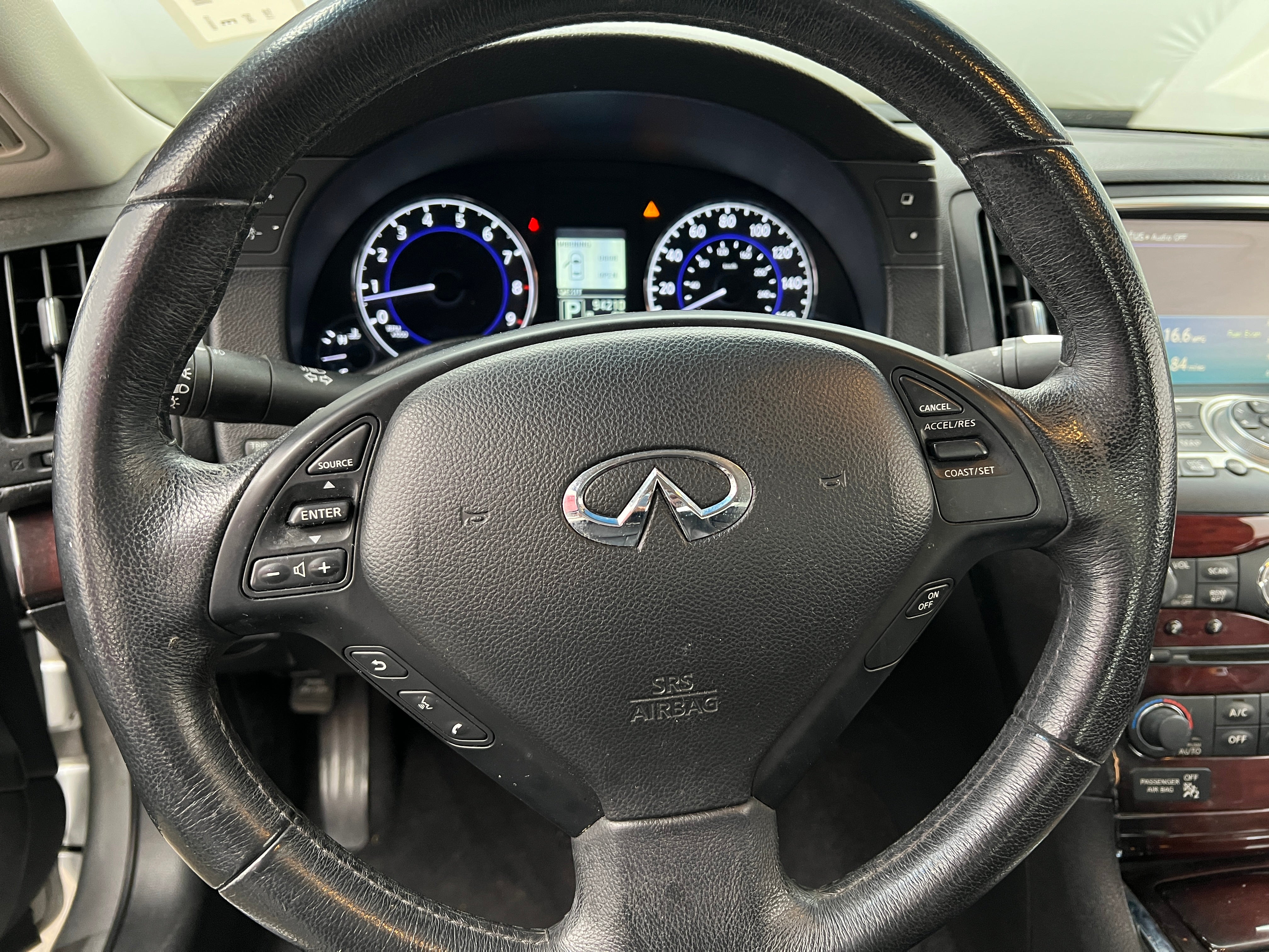 2011 INFINITI G37  4