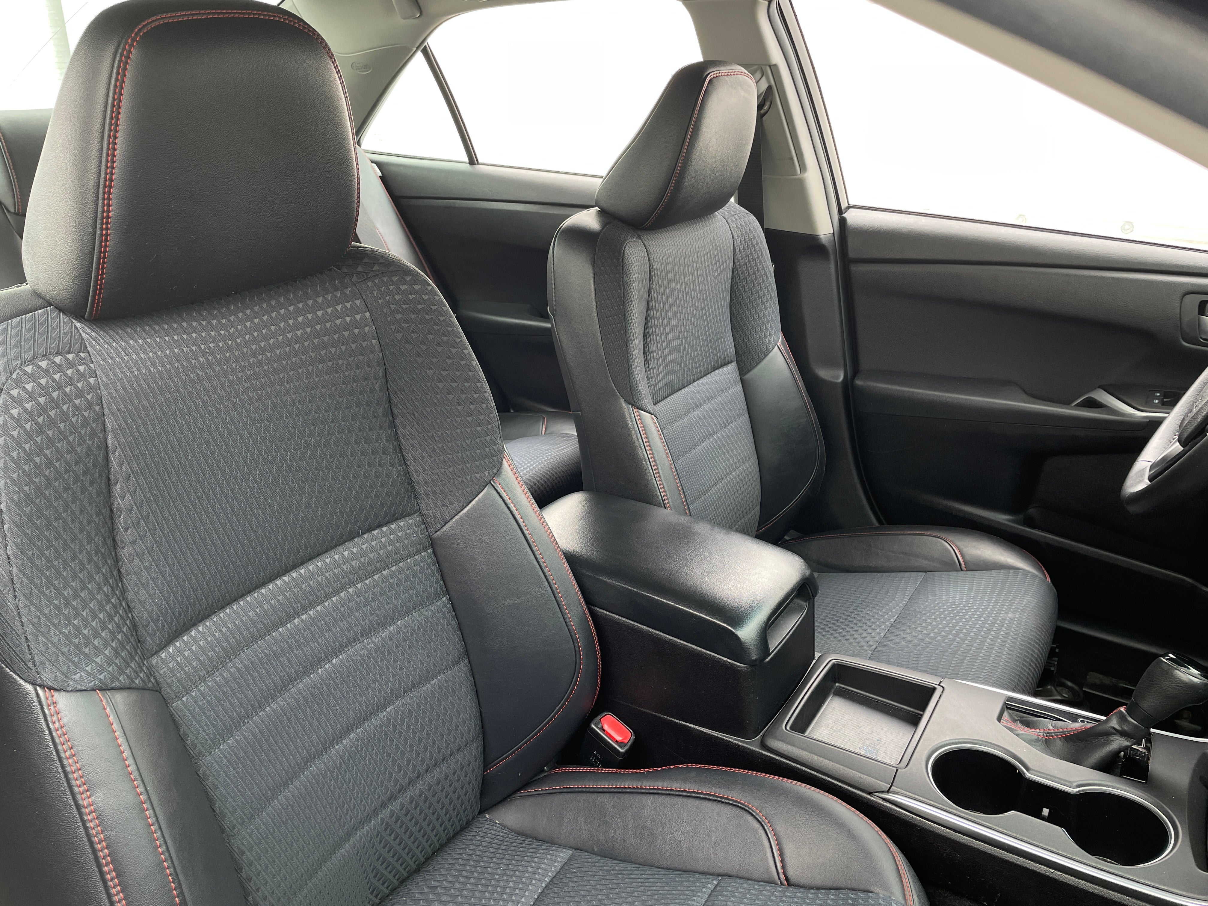 2015 Toyota Camry SE 2