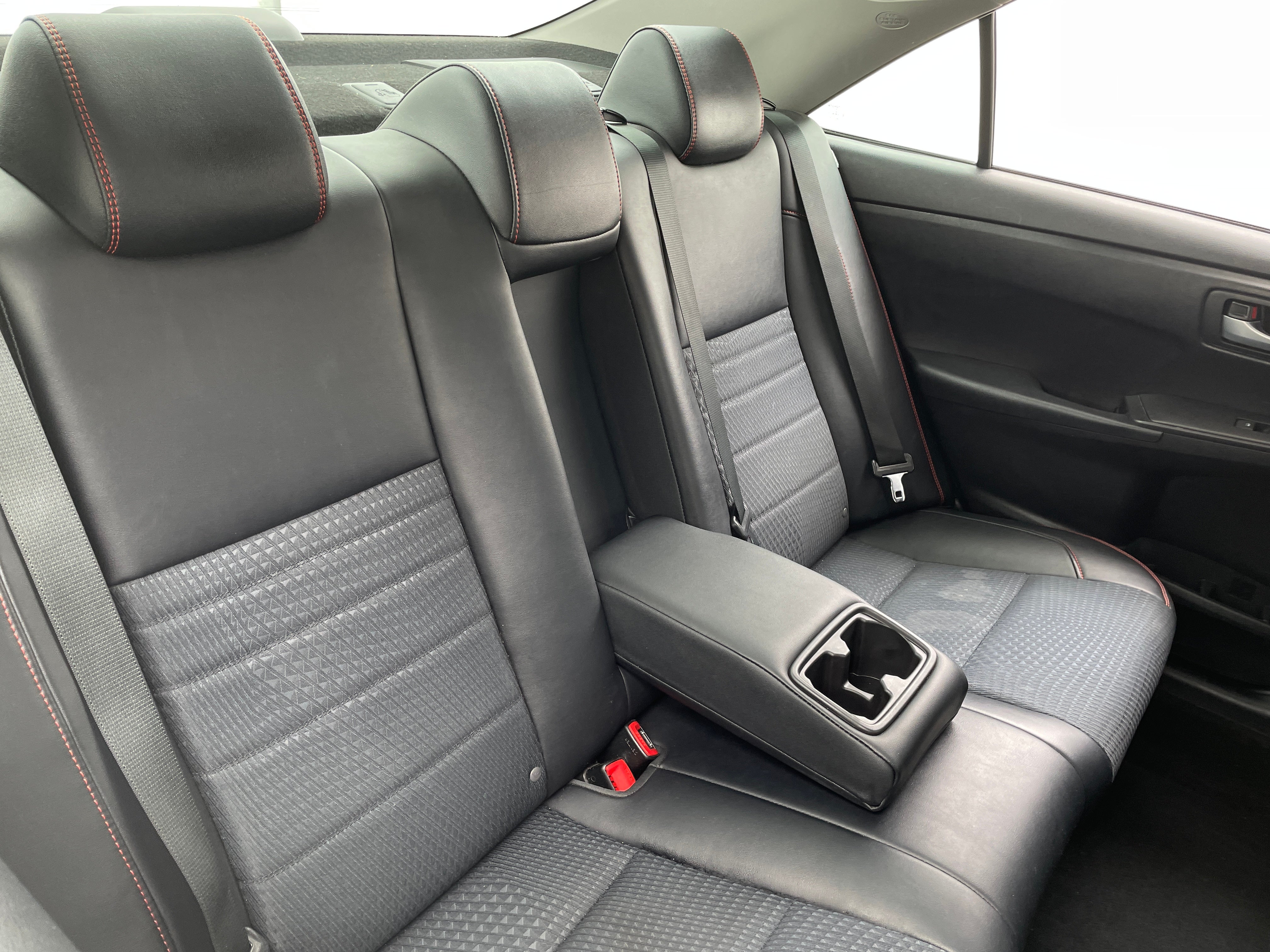 2015 Toyota Camry SE 6