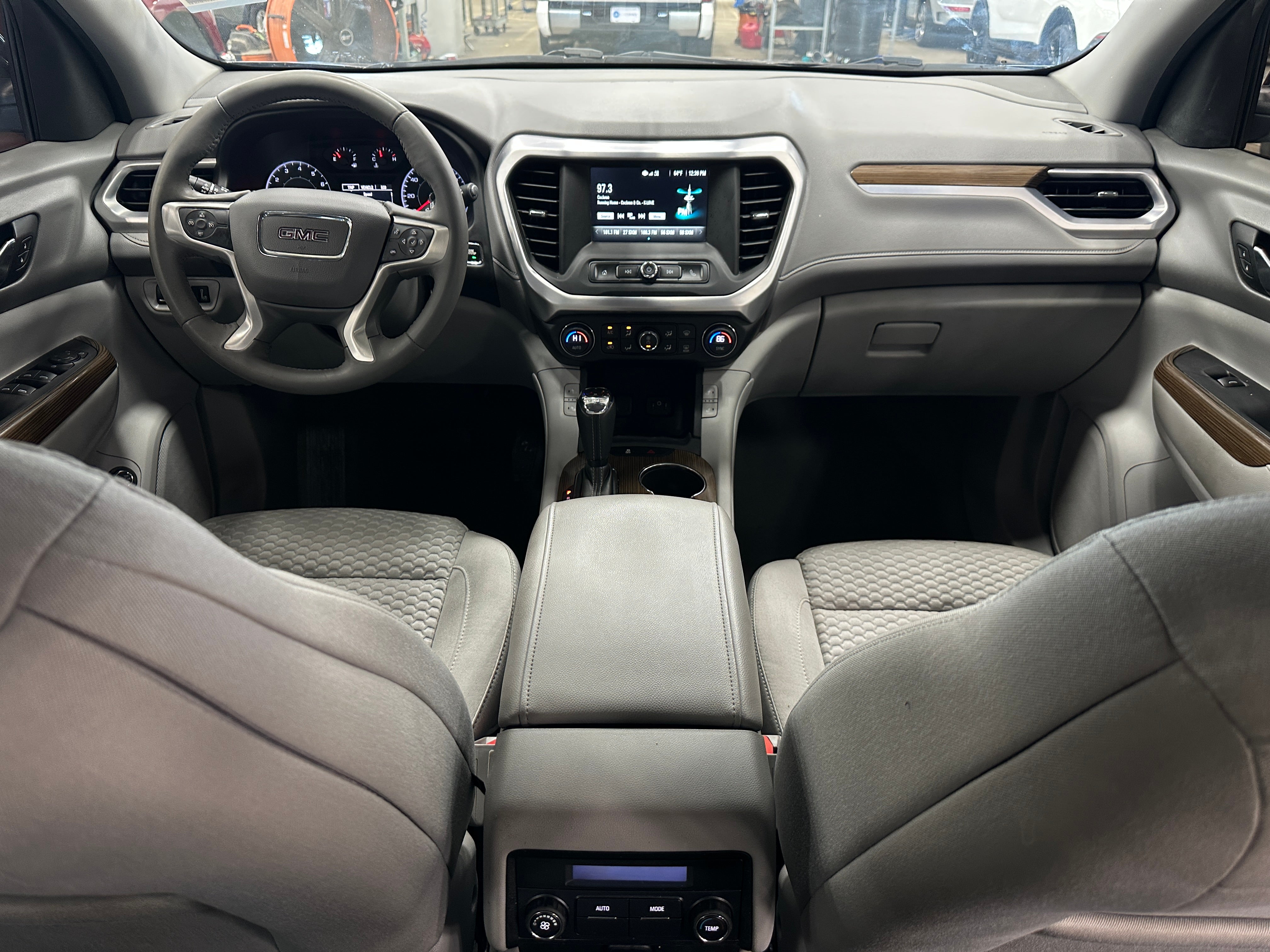 2017 GMC Acadia SLE 3