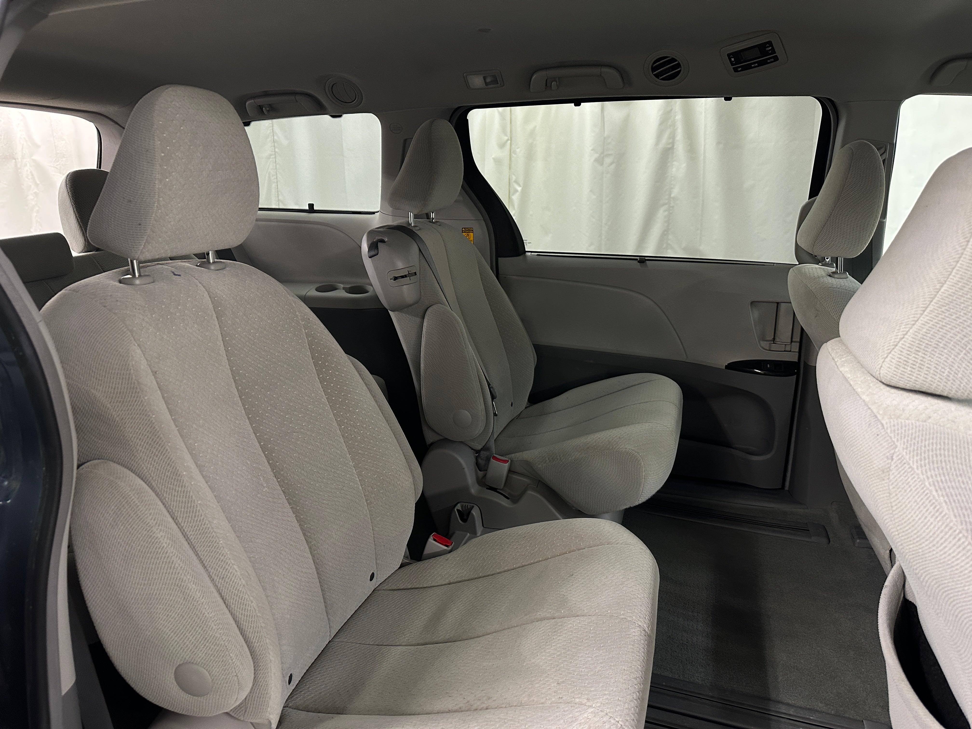 2014 Toyota Sienna LE 6