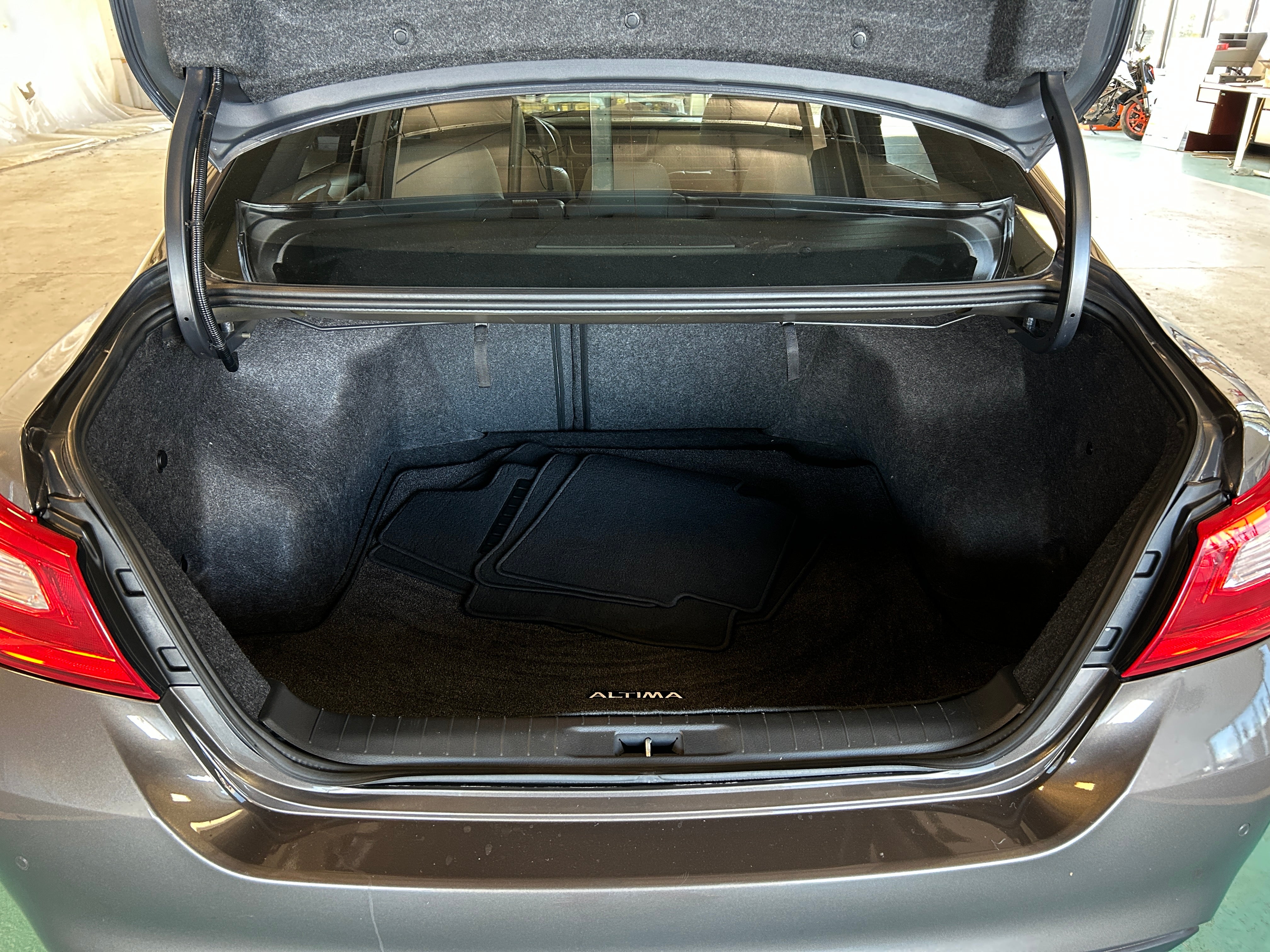 2017 Nissan Altima SL 6