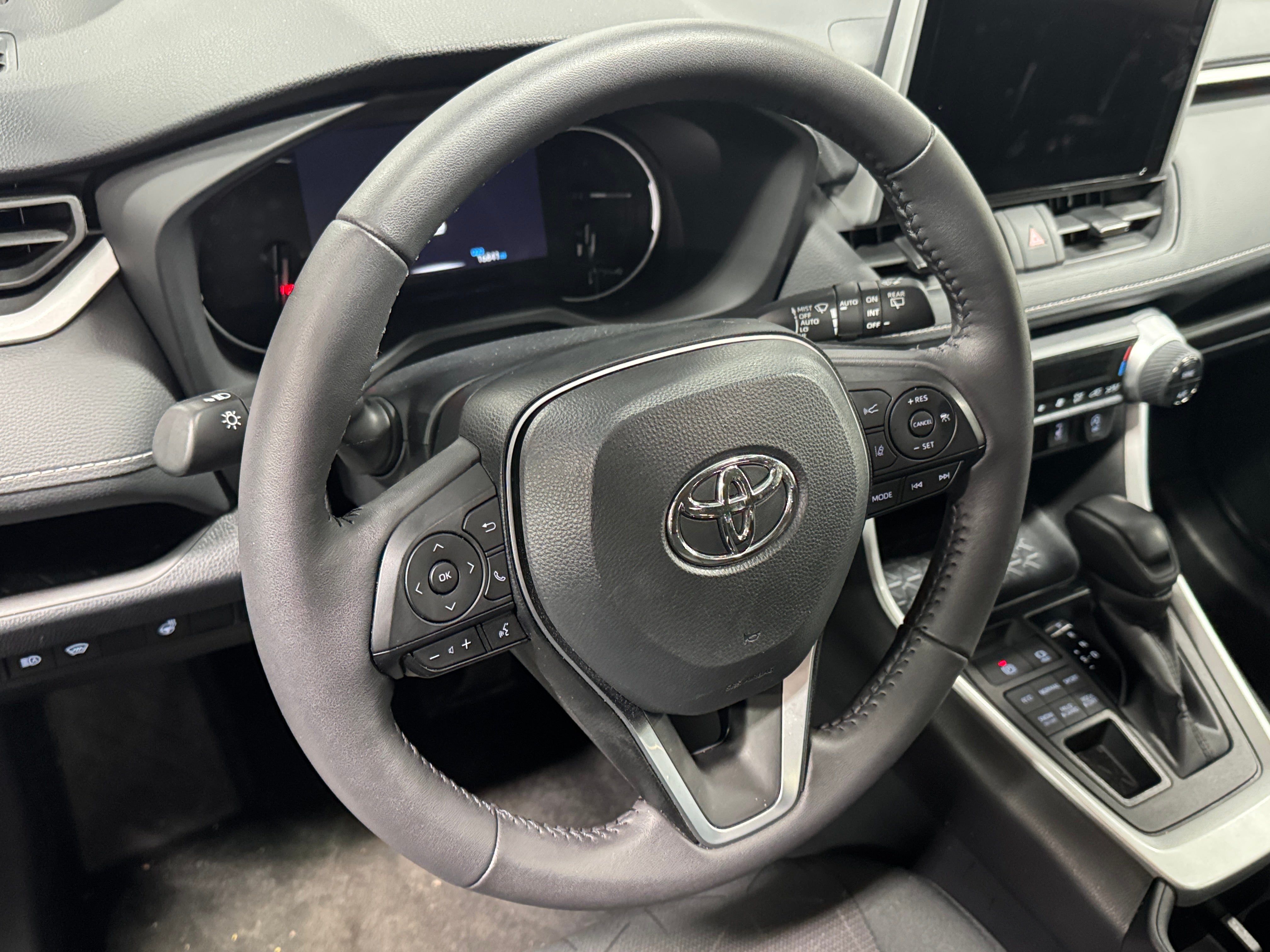 2024 Toyota RAV4 XLE 5