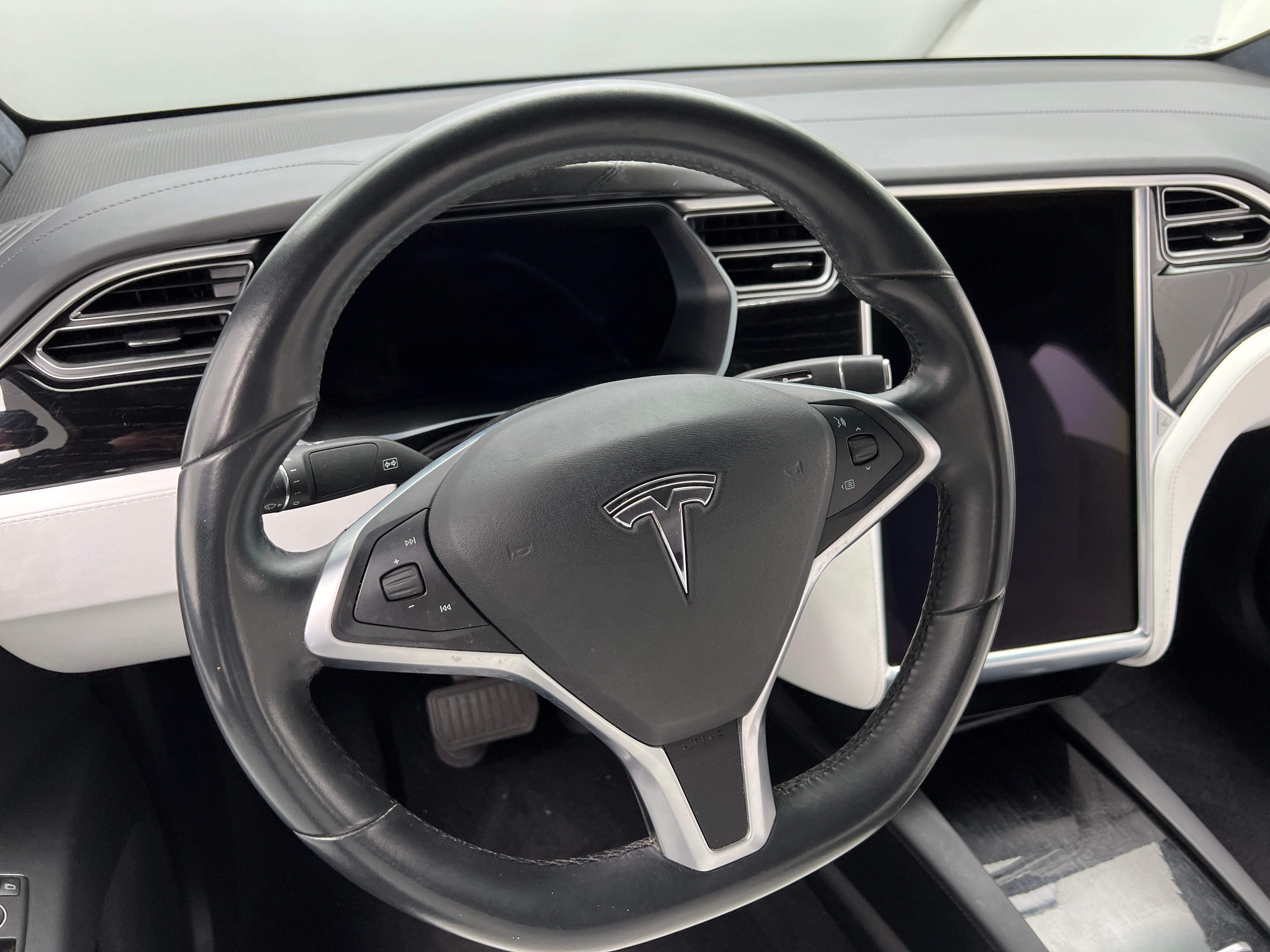 2017 Tesla Model X 75D 5