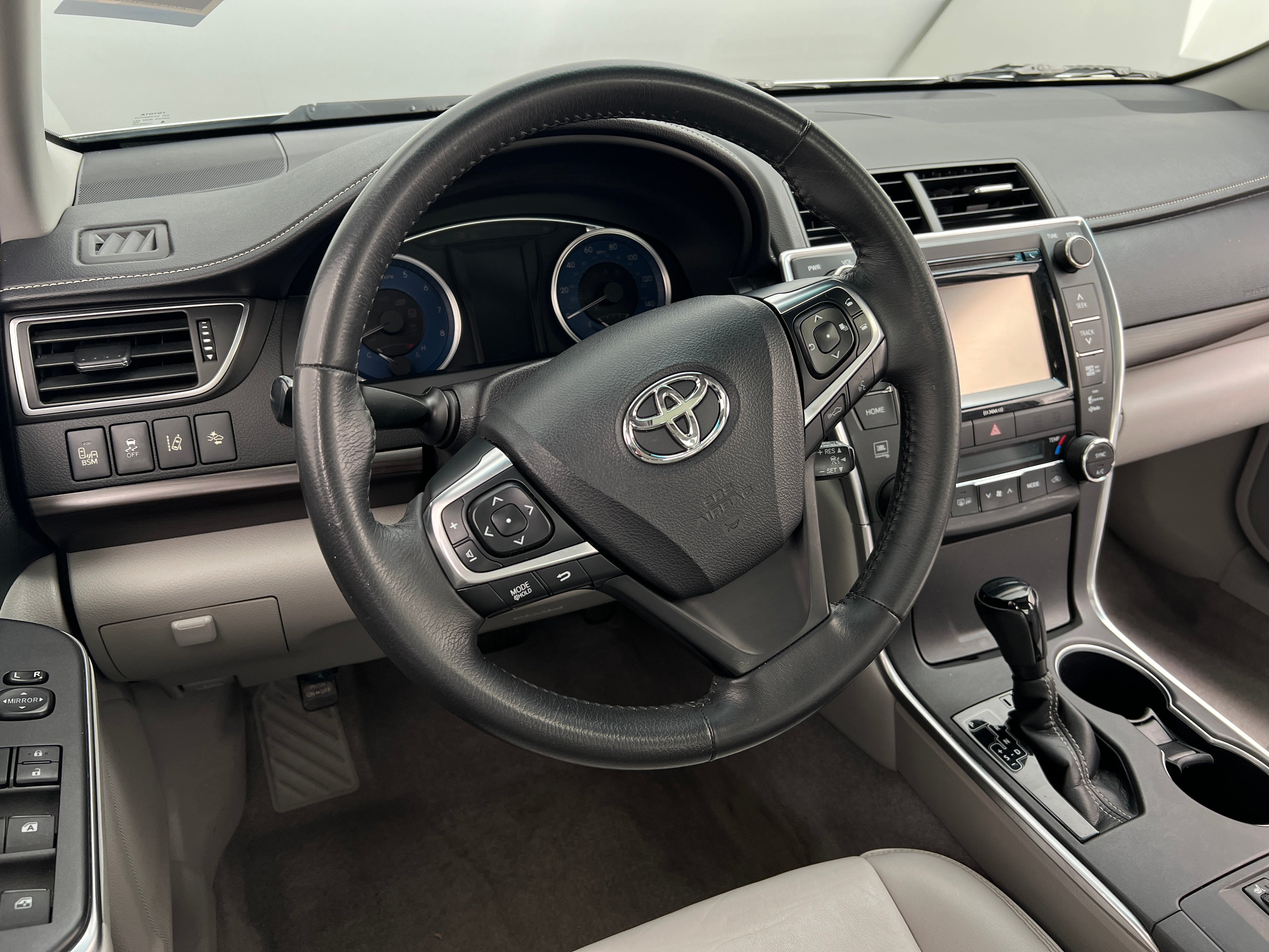 2017 Toyota Camry XLE 4