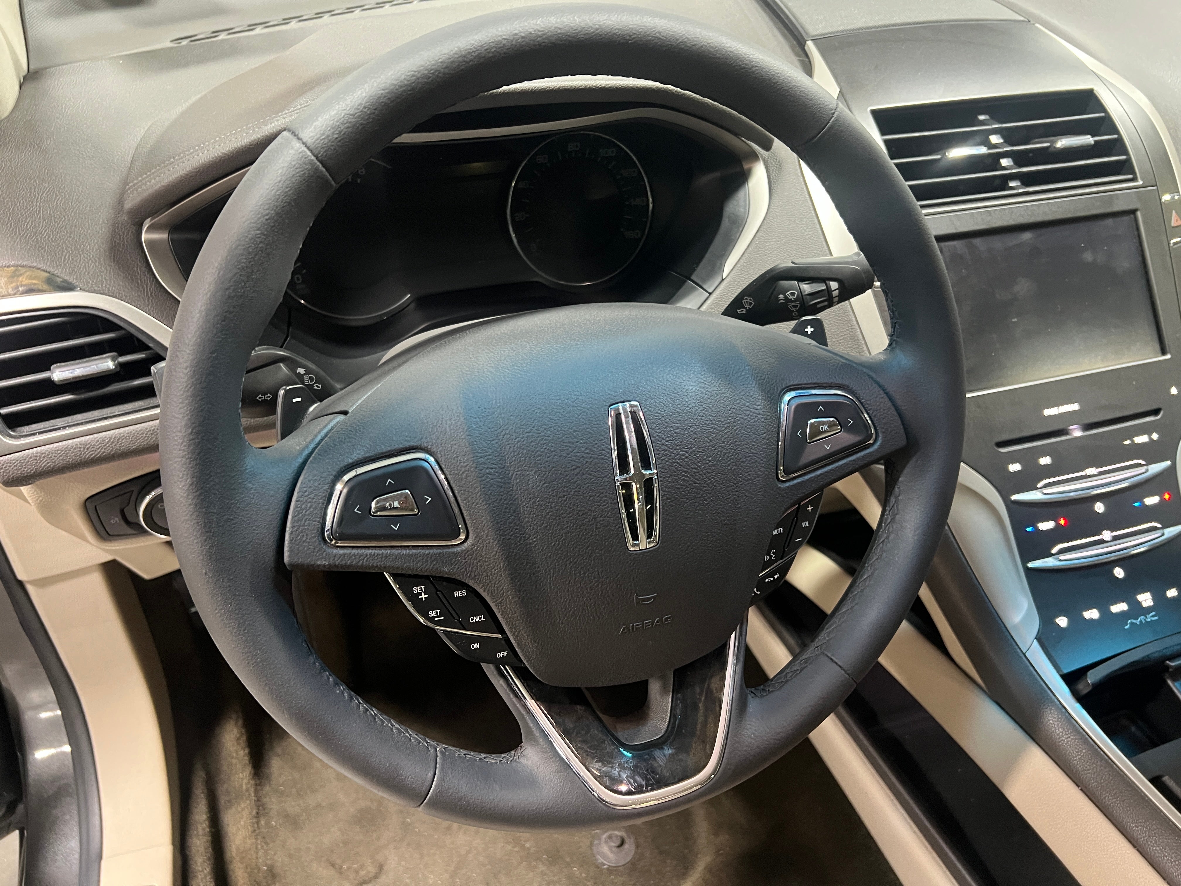 2016 Lincoln MKZ Base 4