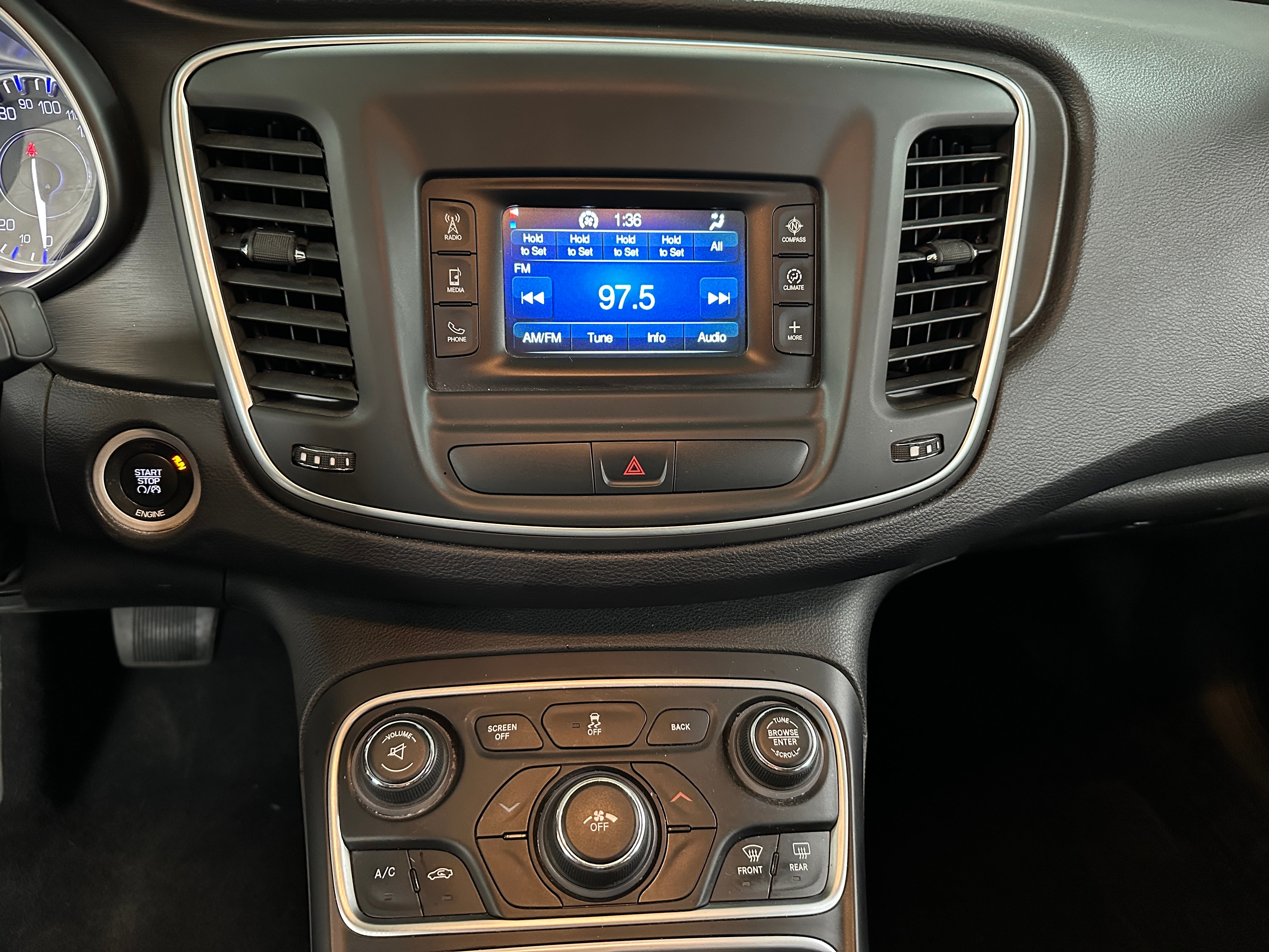 2015 Chrysler 200 Limited 4