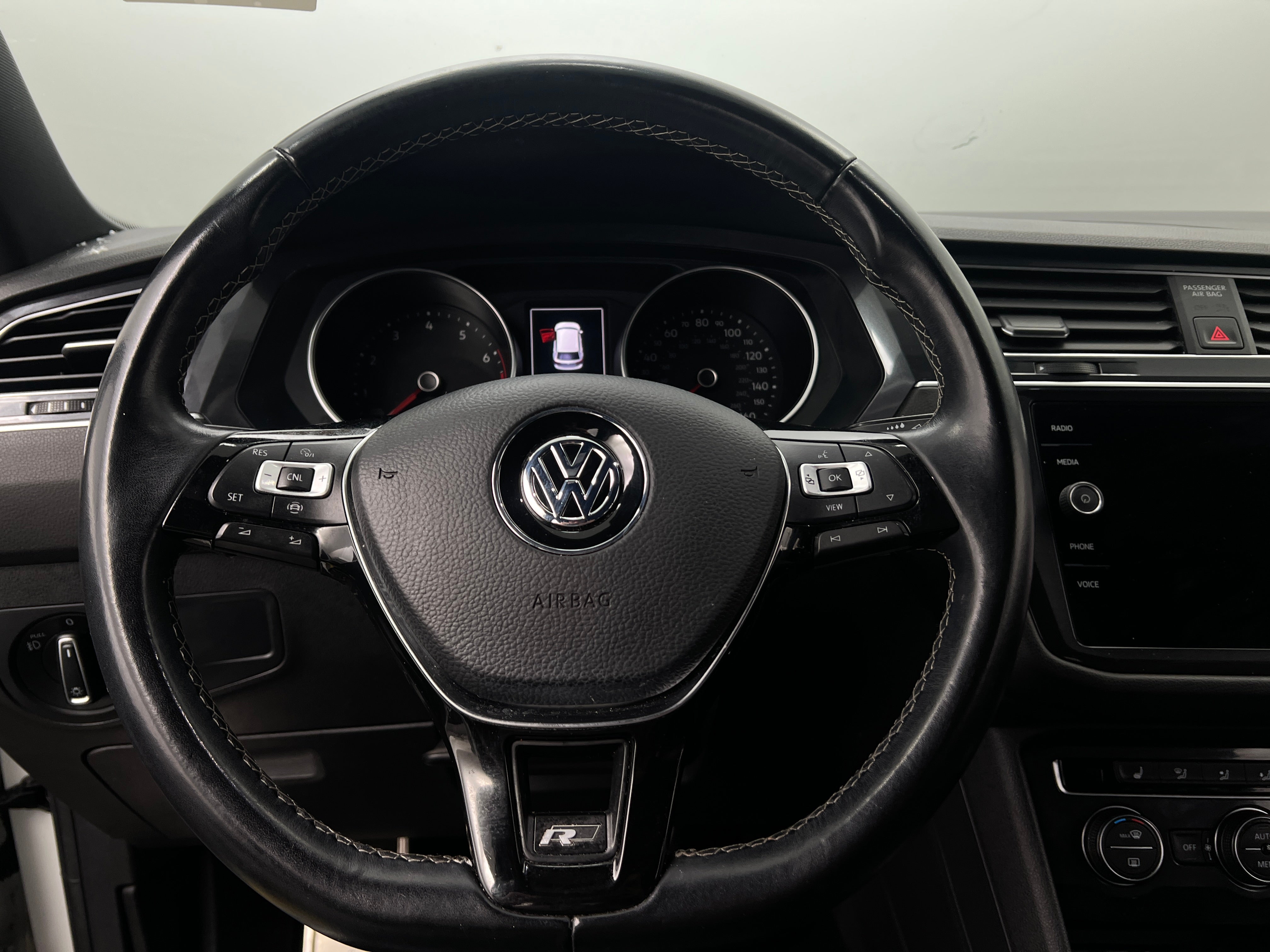 2020 Volkswagen Tiguan SE R-Line Black 4