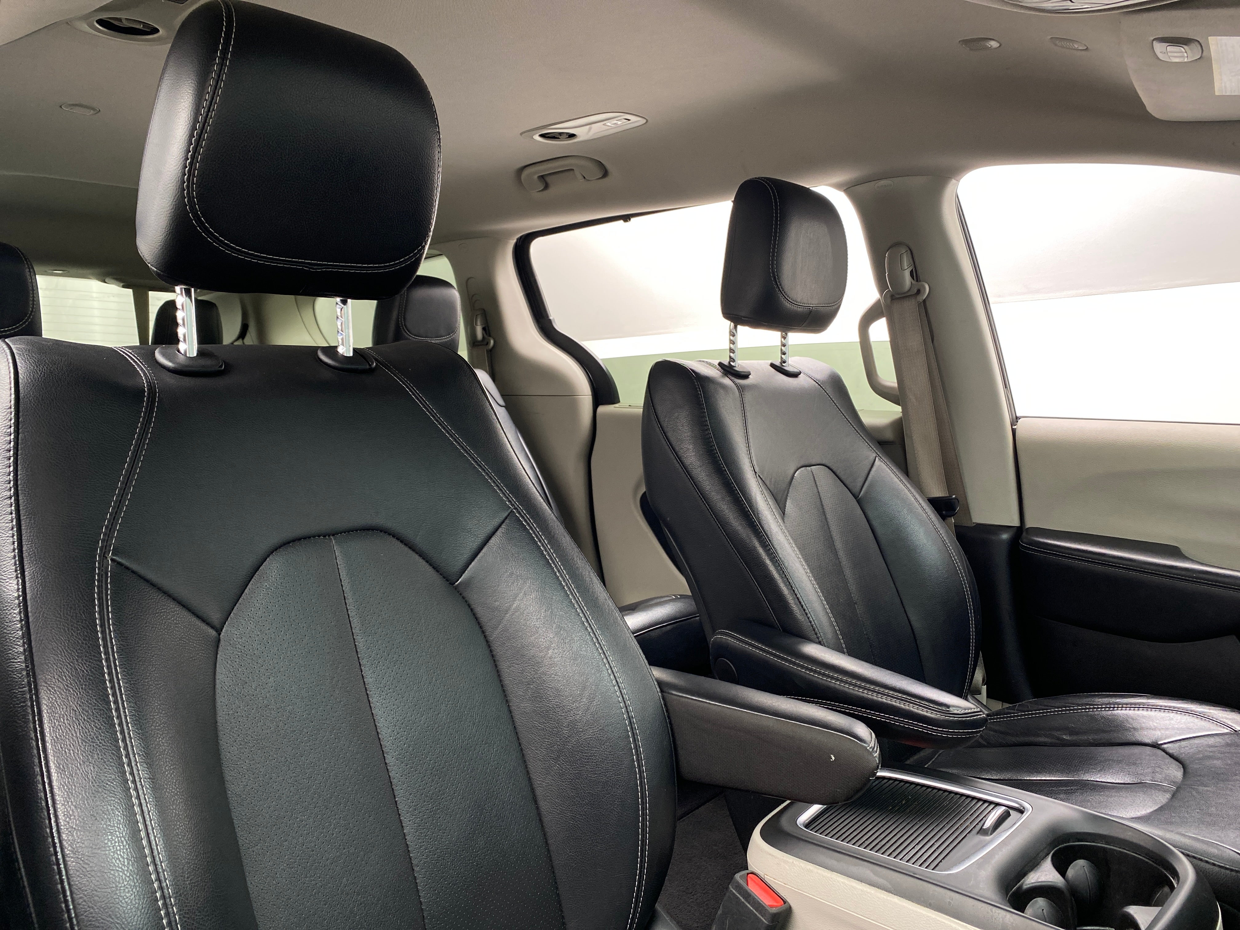 2022 Chrysler Pacifica Touring L 2