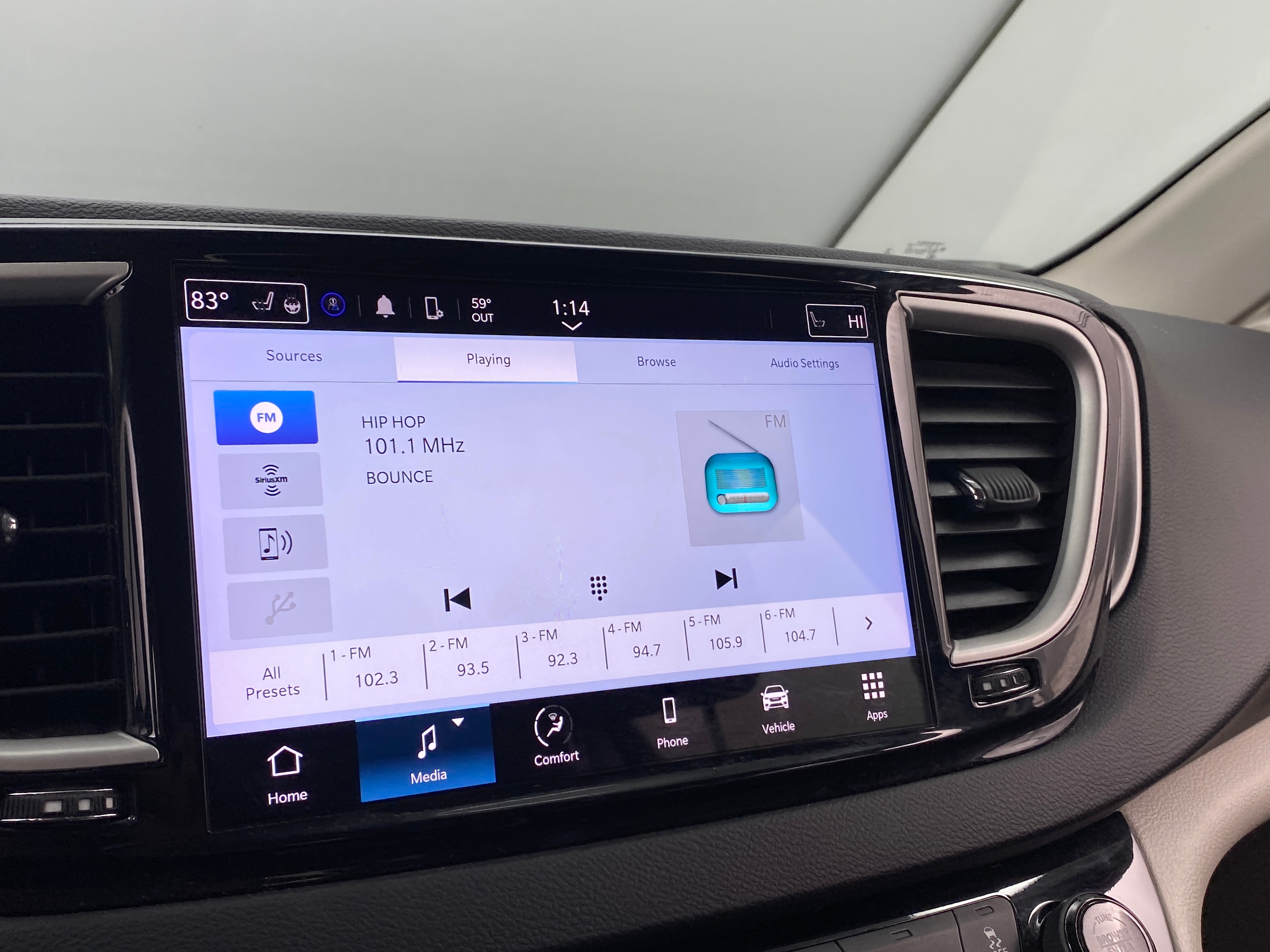 2022 Chrysler Pacifica Touring L 4