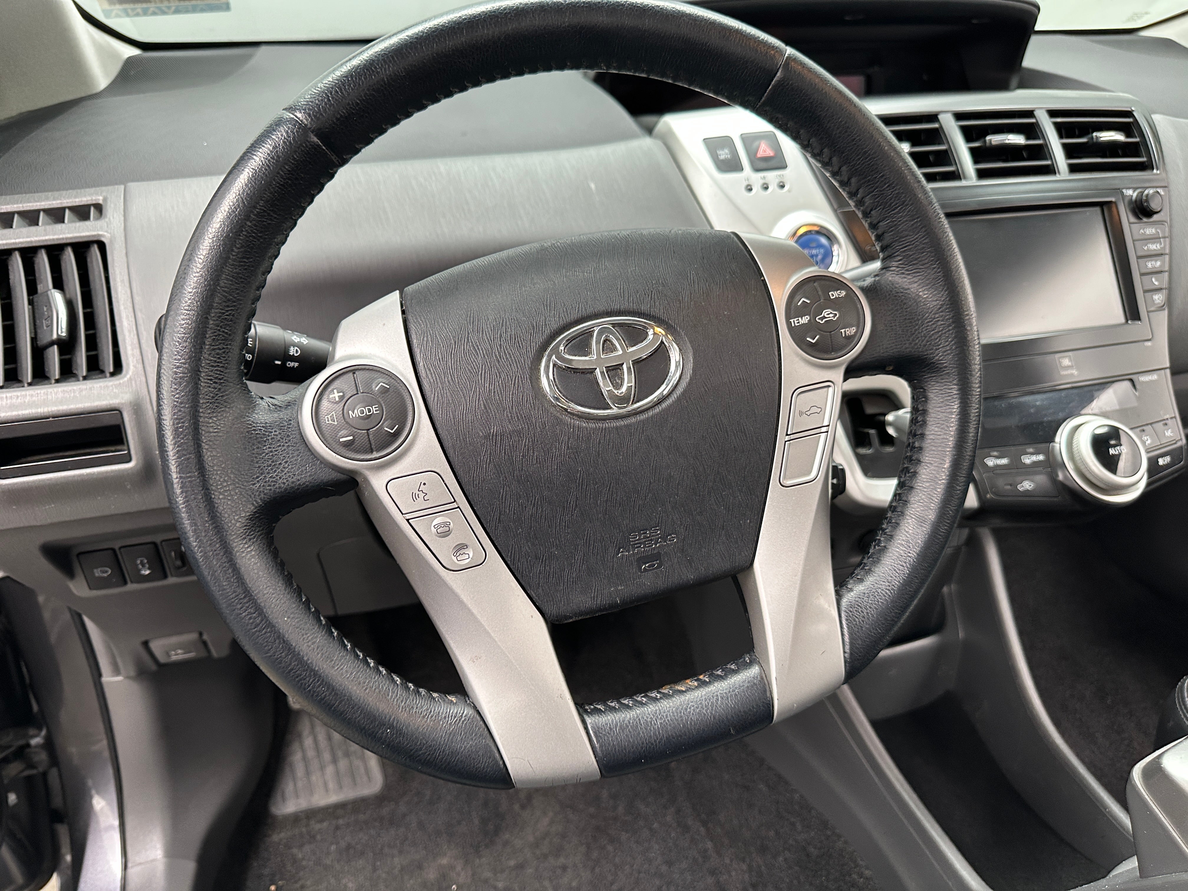 2014 Toyota Prius v Five 4