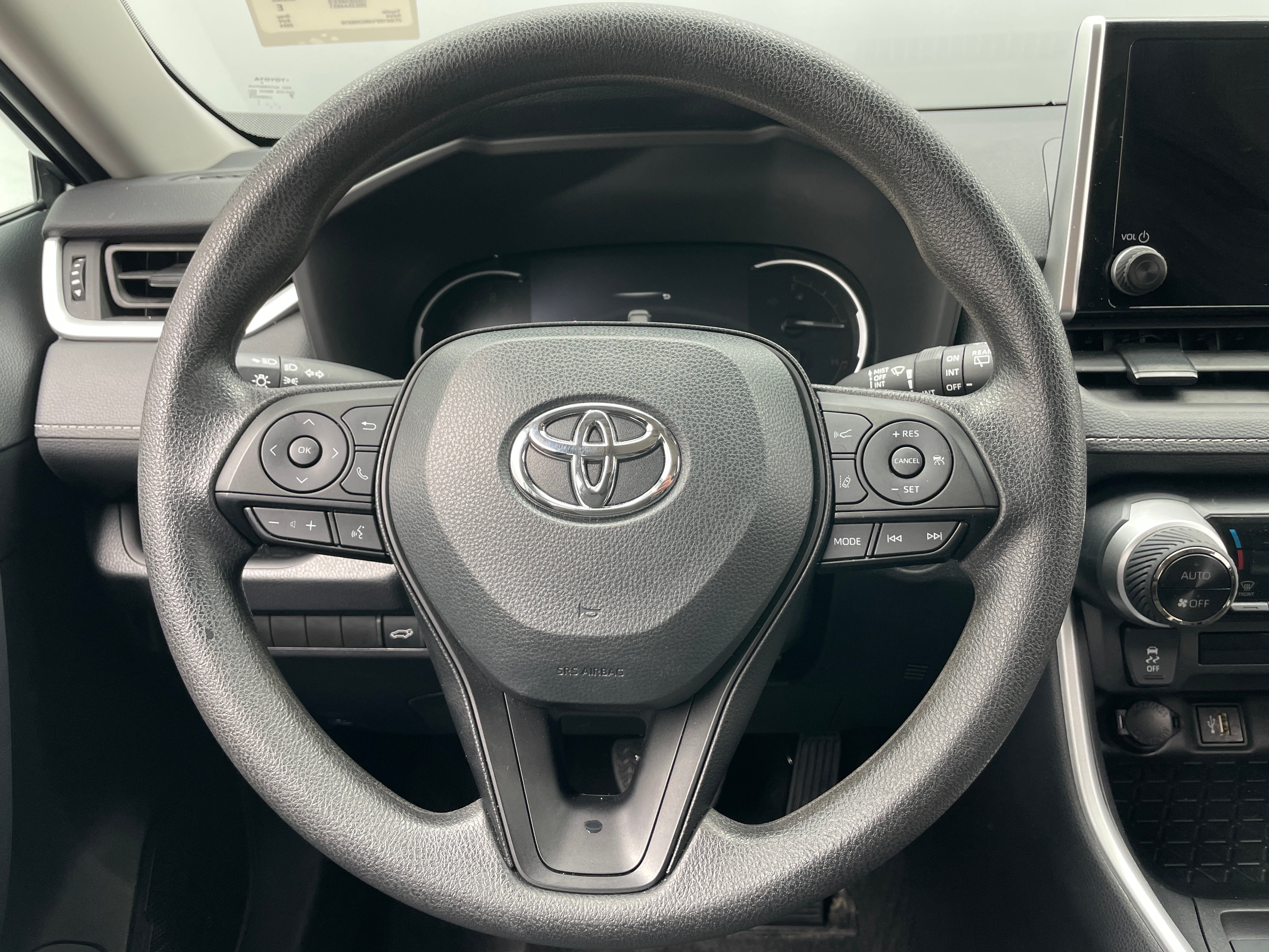 2024 Toyota RAV4 XLE 5