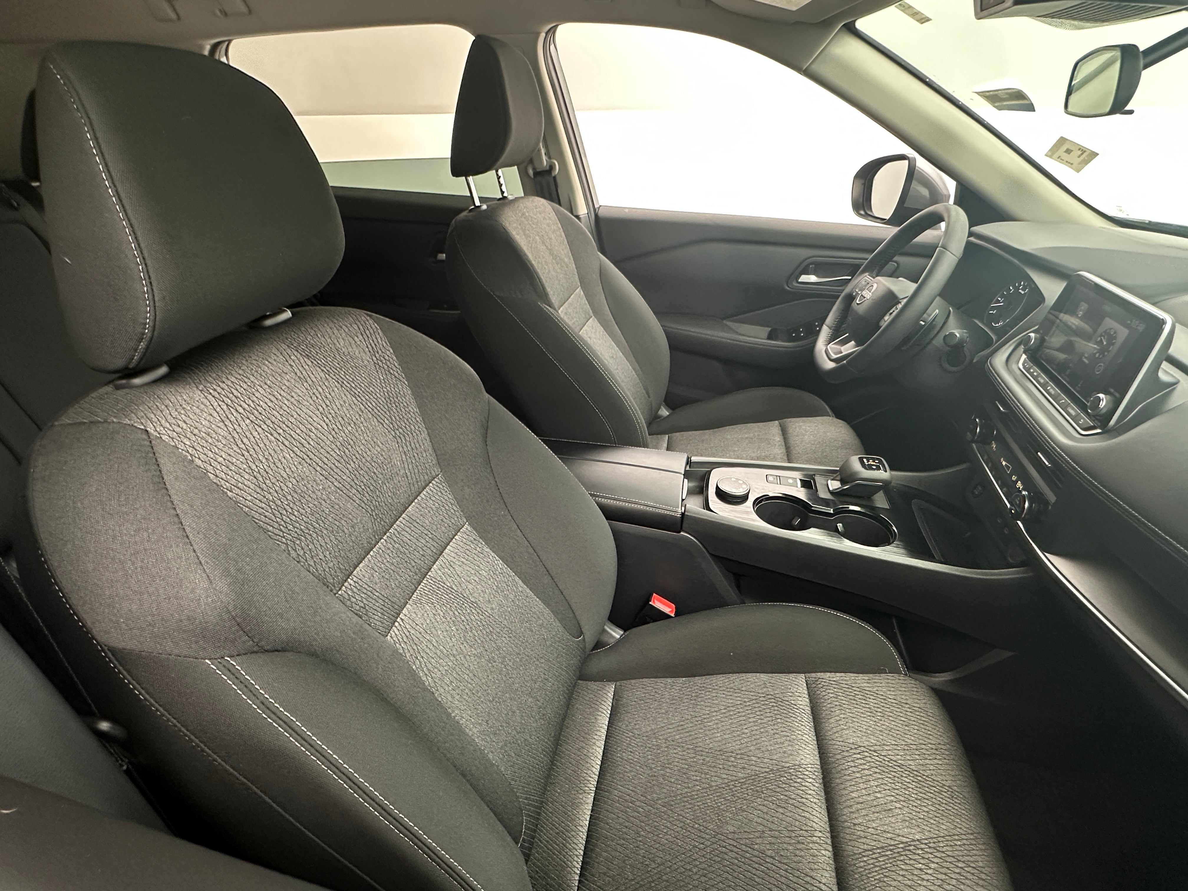 2025 Nissan Rogue SV 2