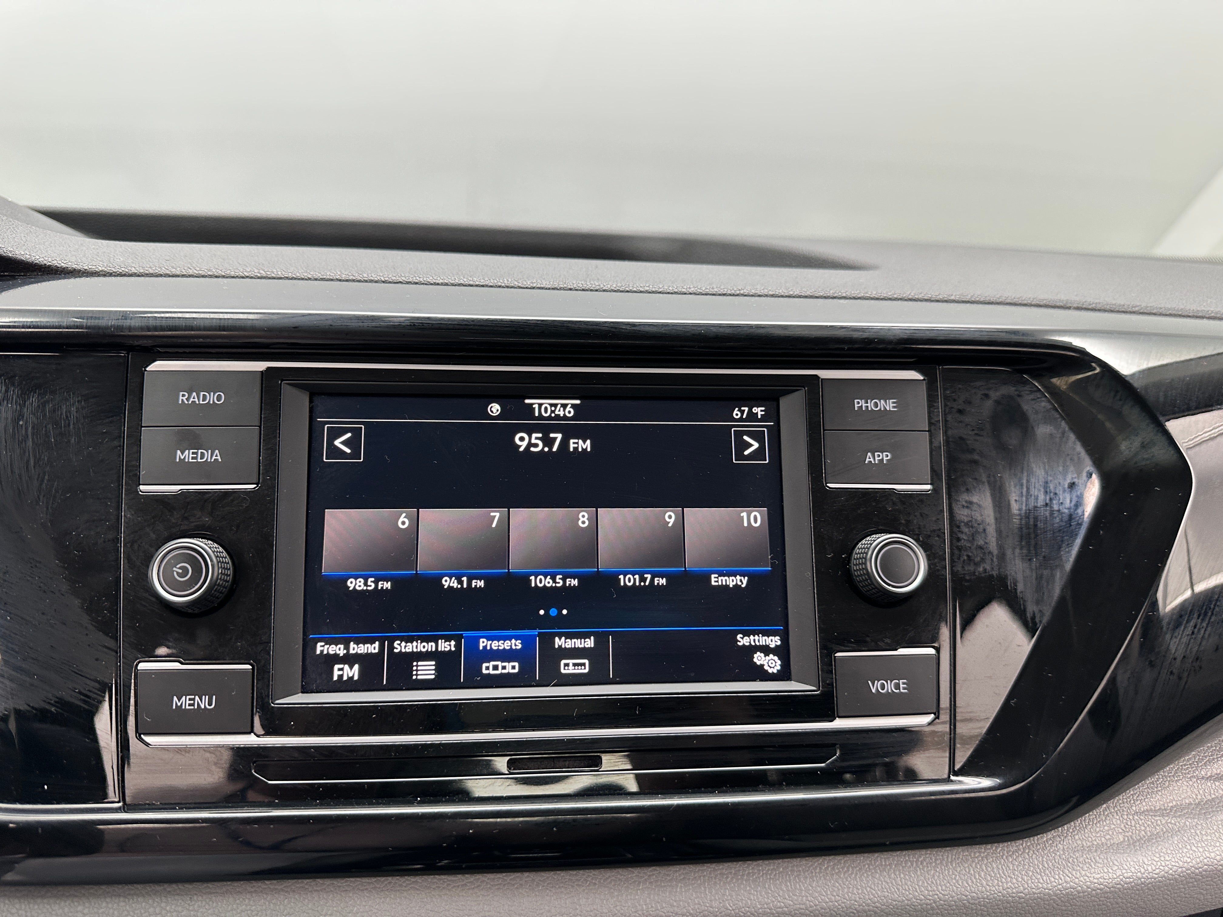 2022 Volkswagen Taos S 4