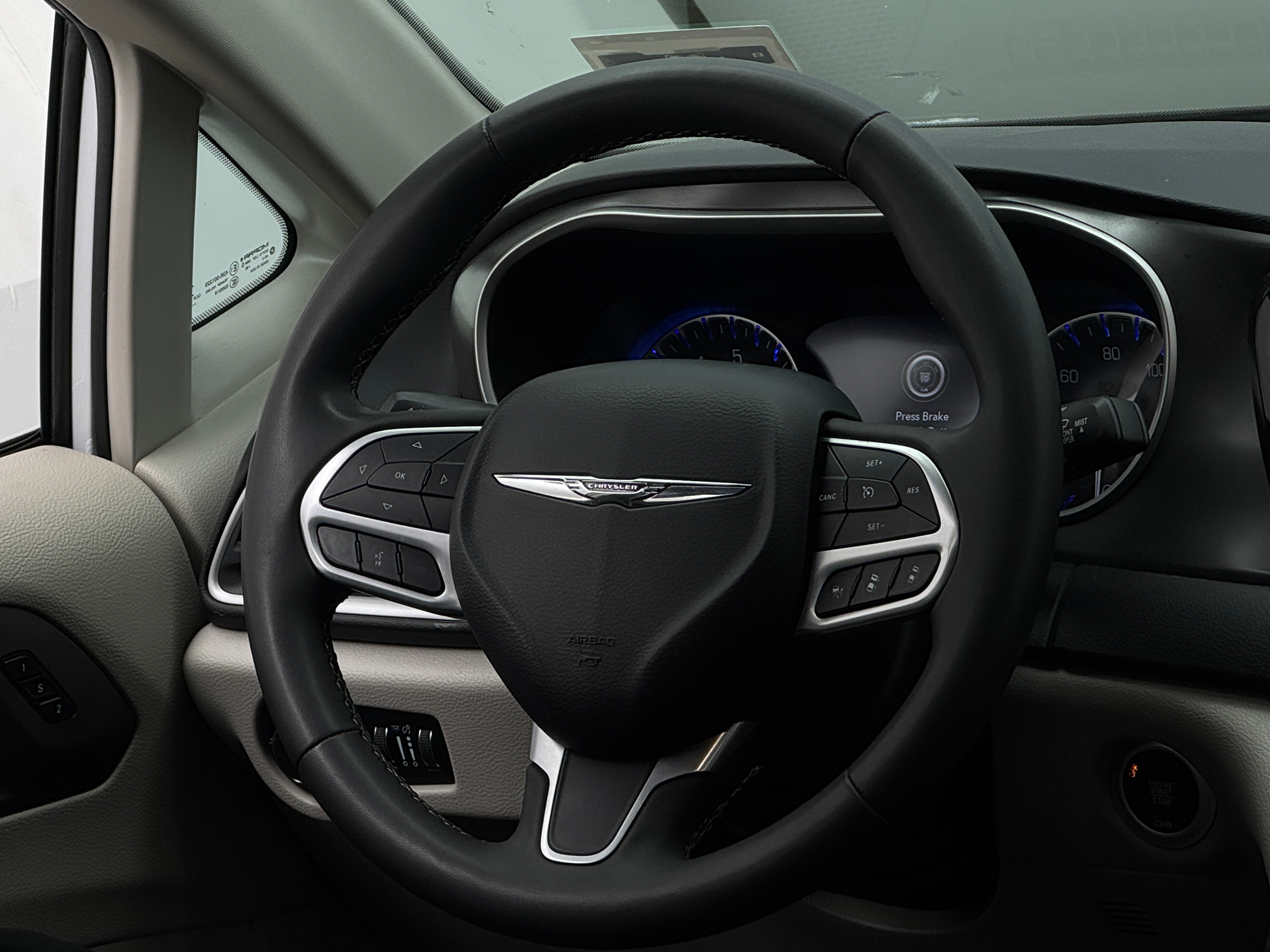 2022 Chrysler Pacifica Touring L 4