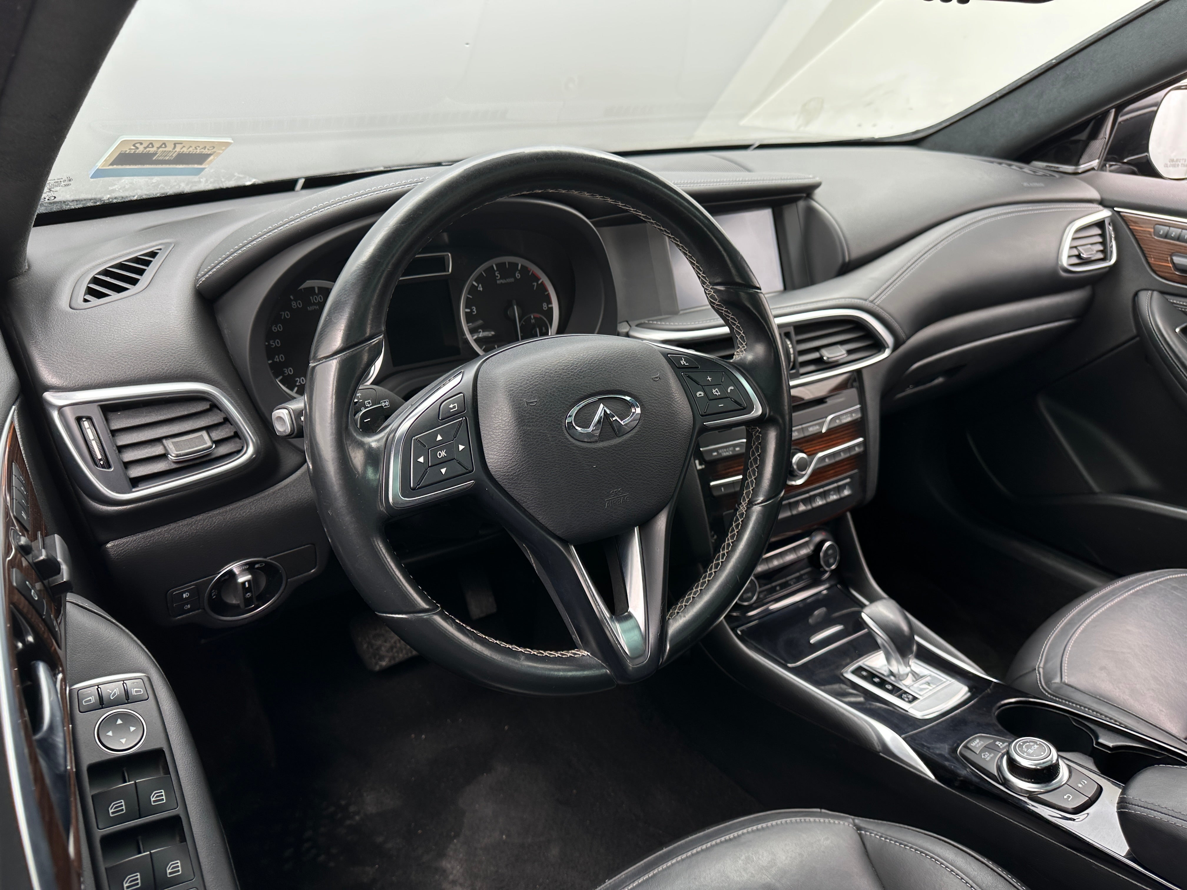 2017 INFINITI QX30 Premium 2