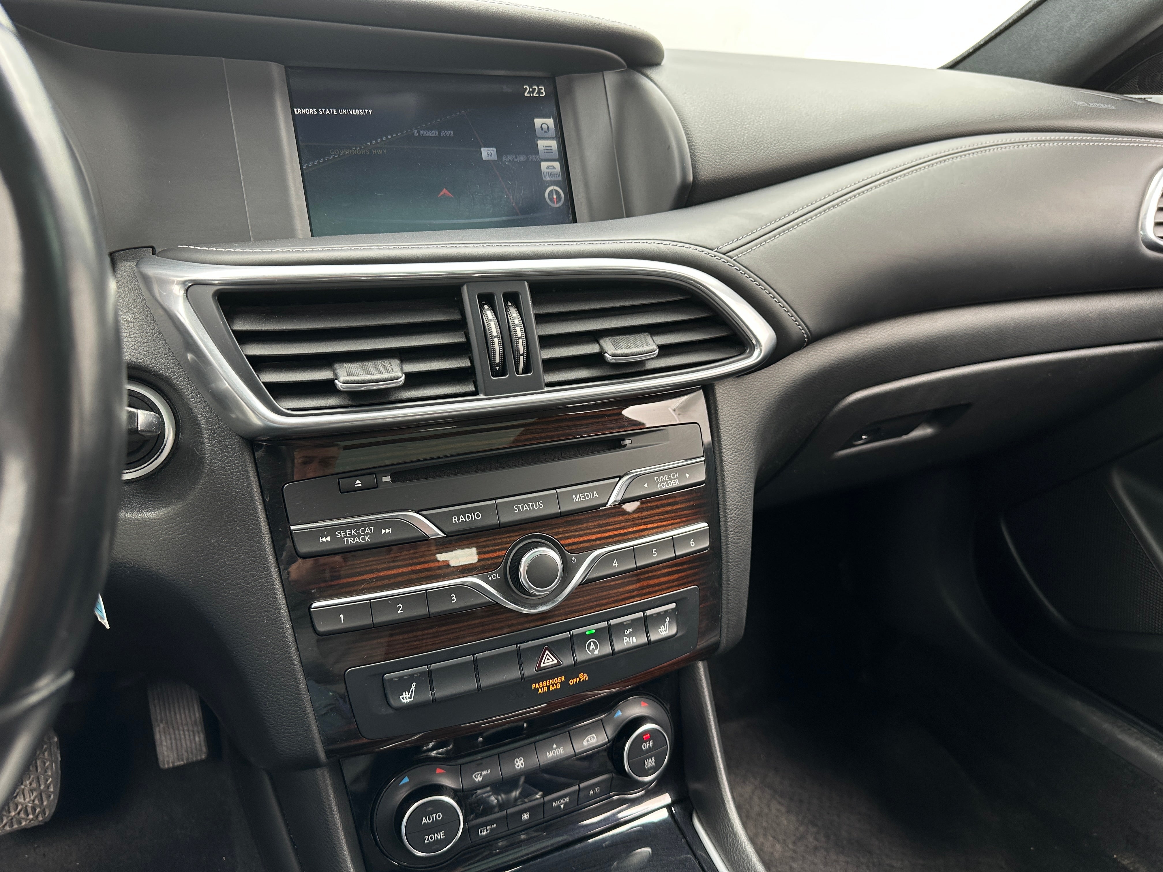 2017 INFINITI QX30 Premium 3
