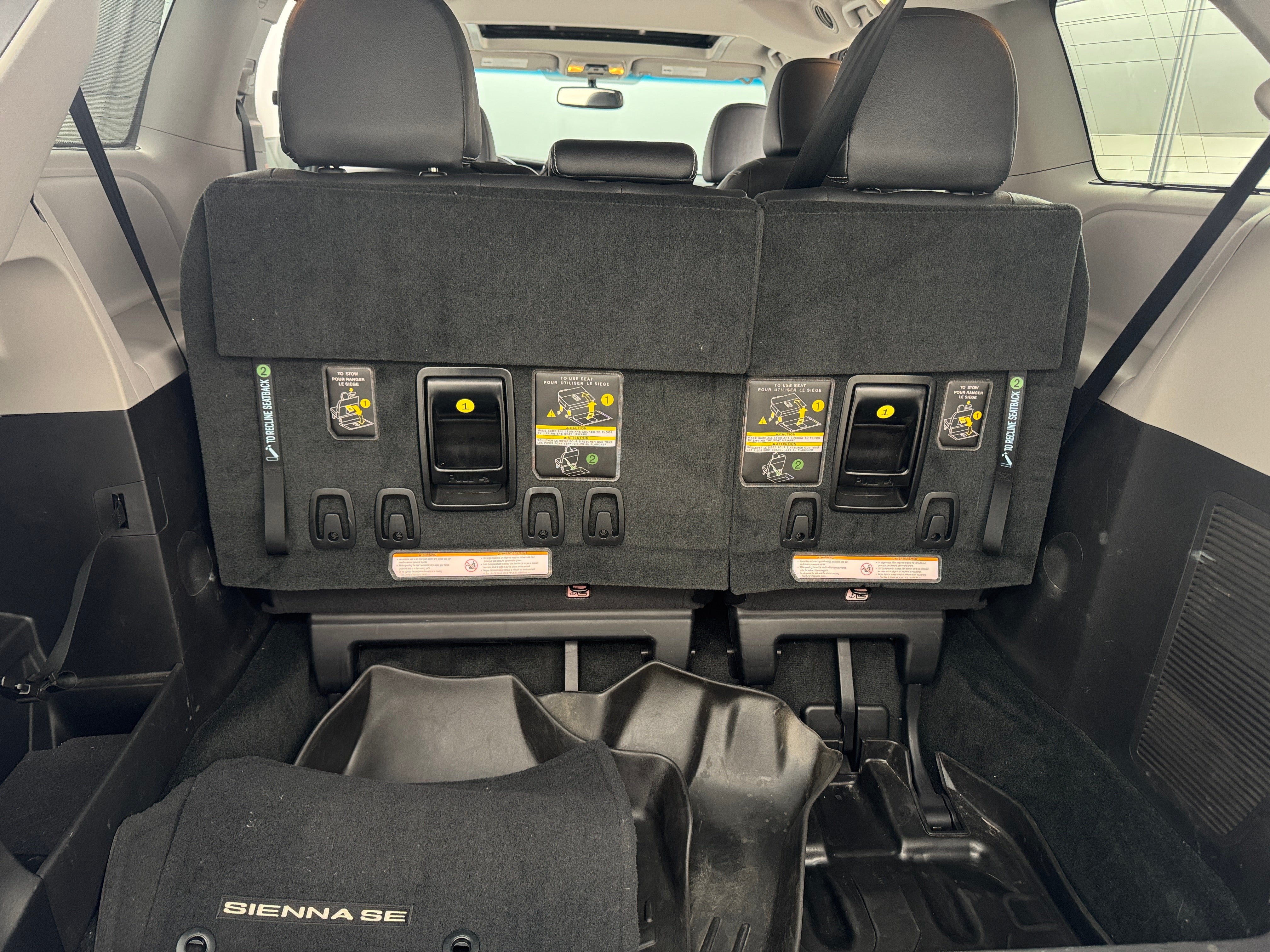 2017 Toyota Sienna SE 7