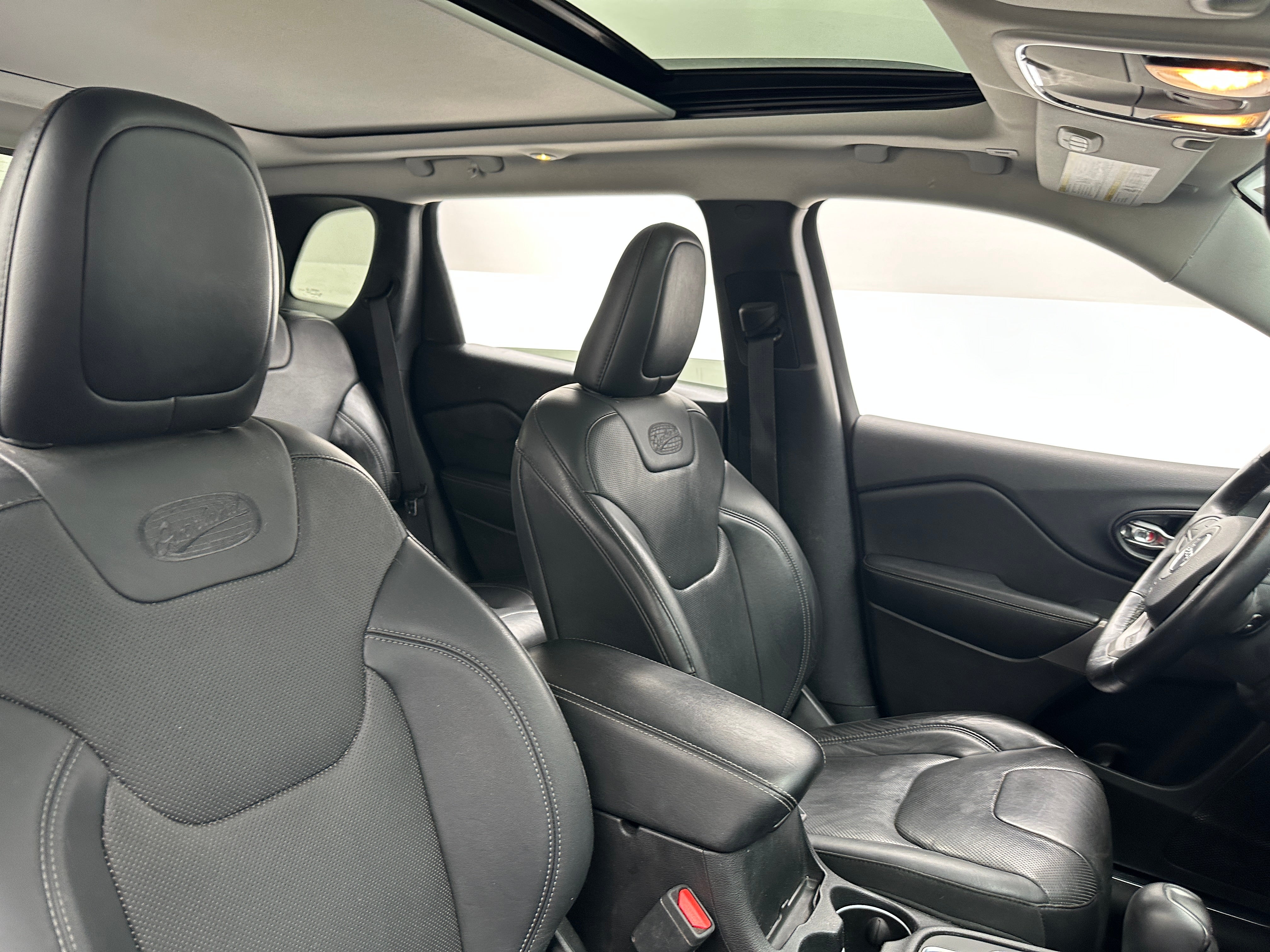 2019 Jeep Cherokee Overland 2