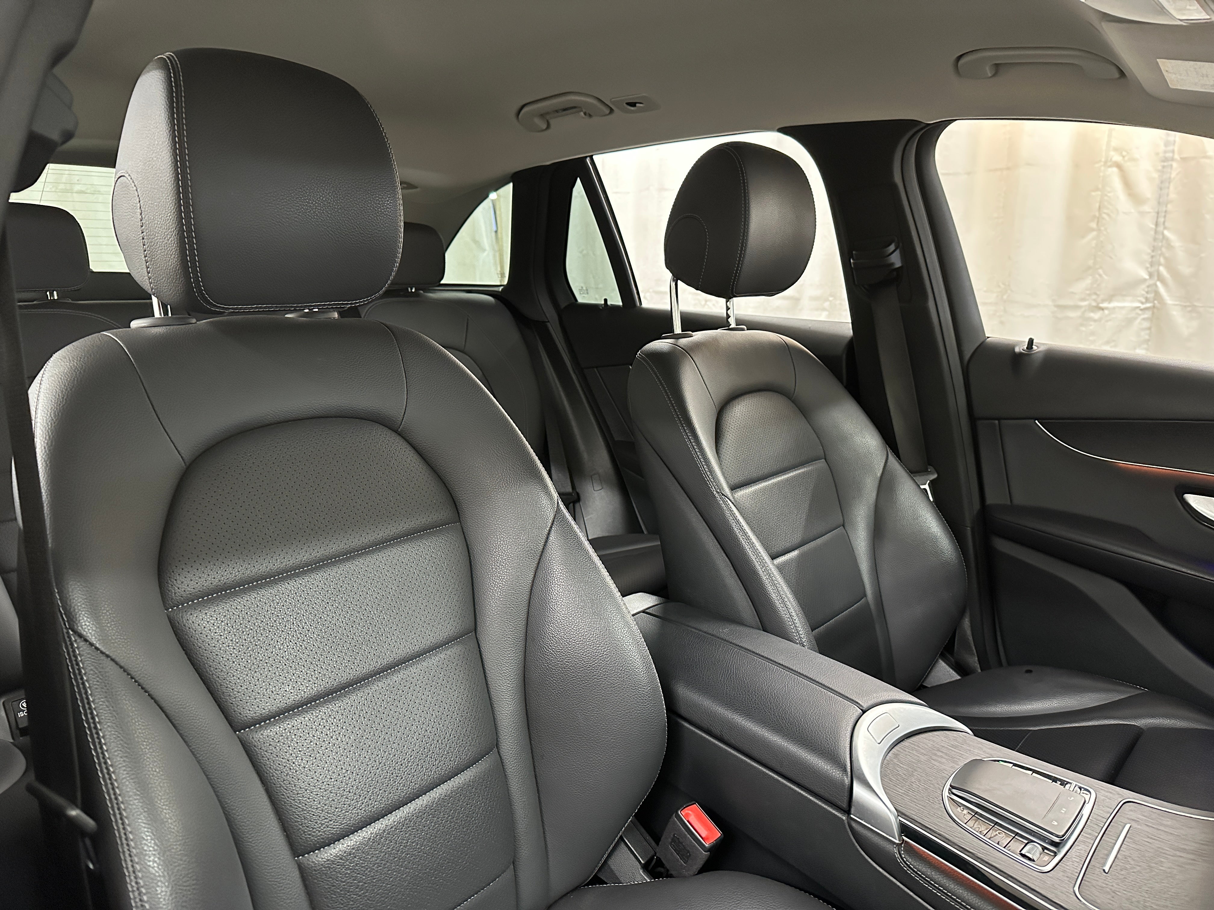 2020 Mercedes-Benz GLC 300 2