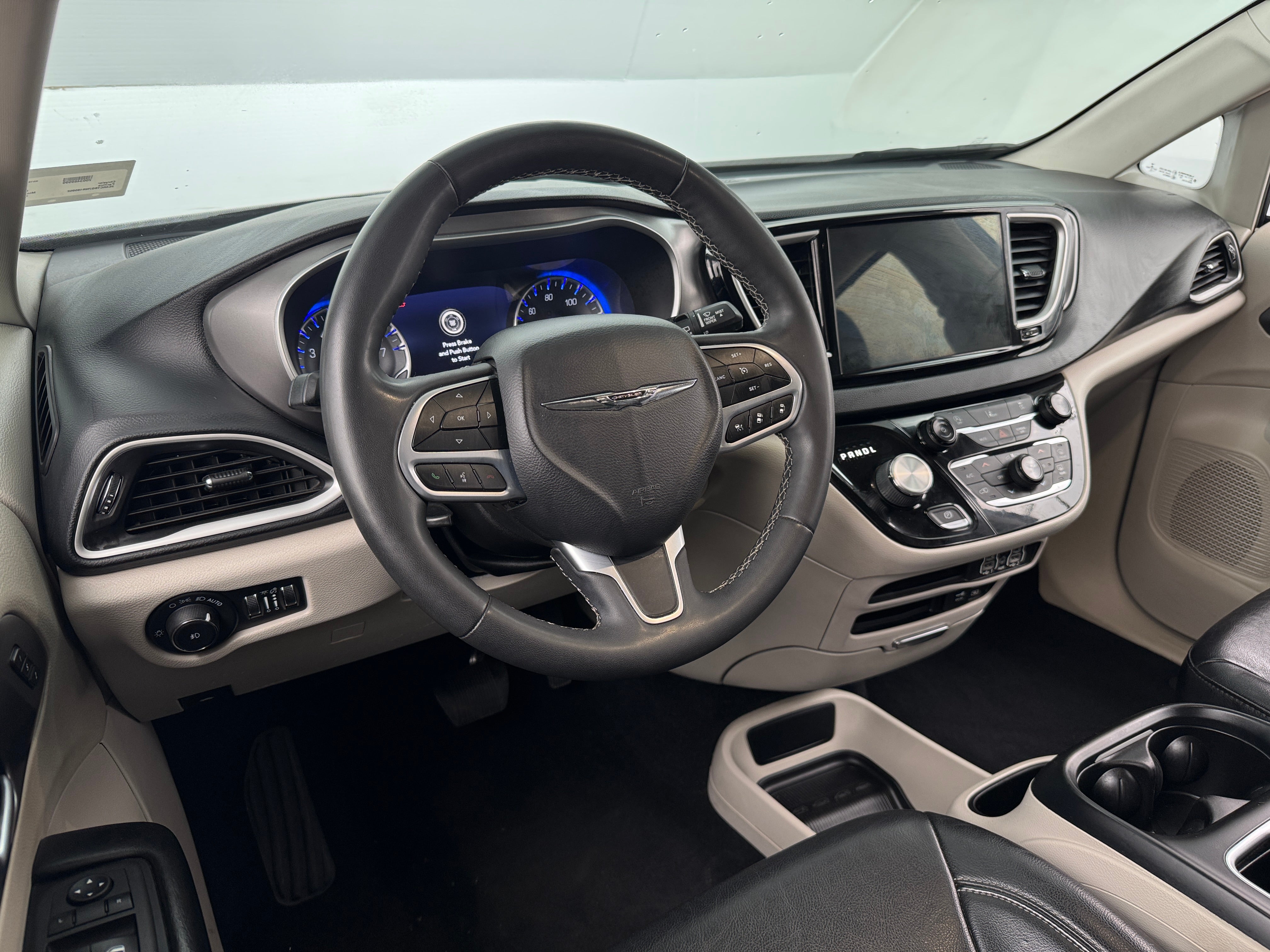 2022 Chrysler Pacifica Touring L 2