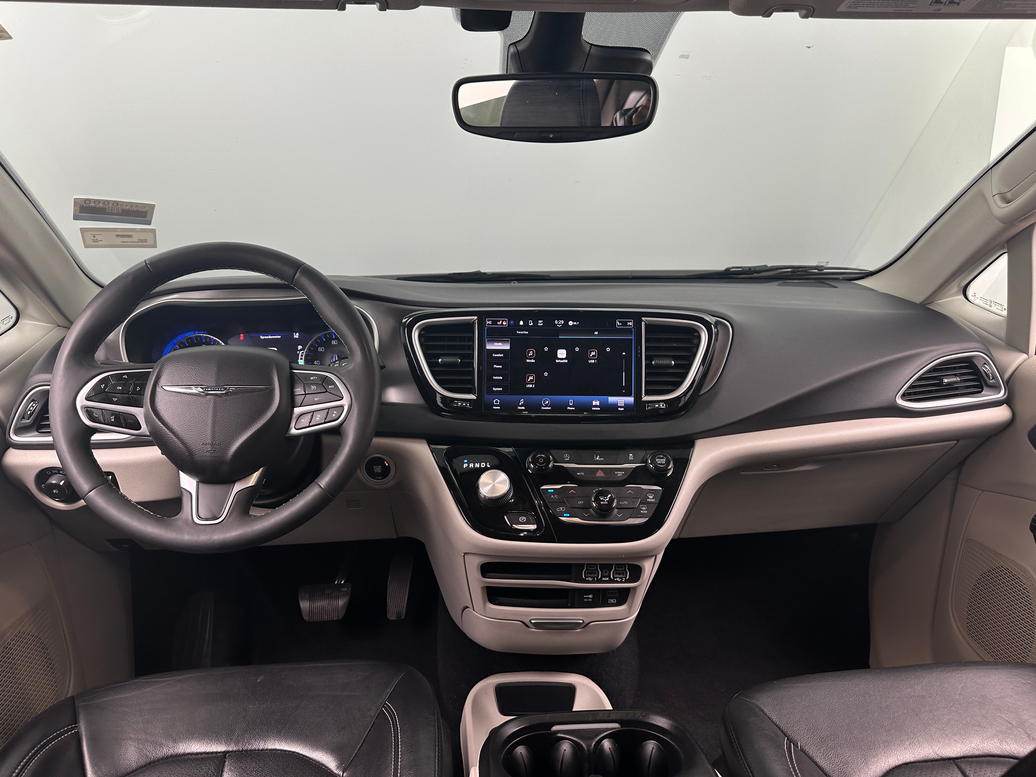 2022 Chrysler Pacifica Touring L 2