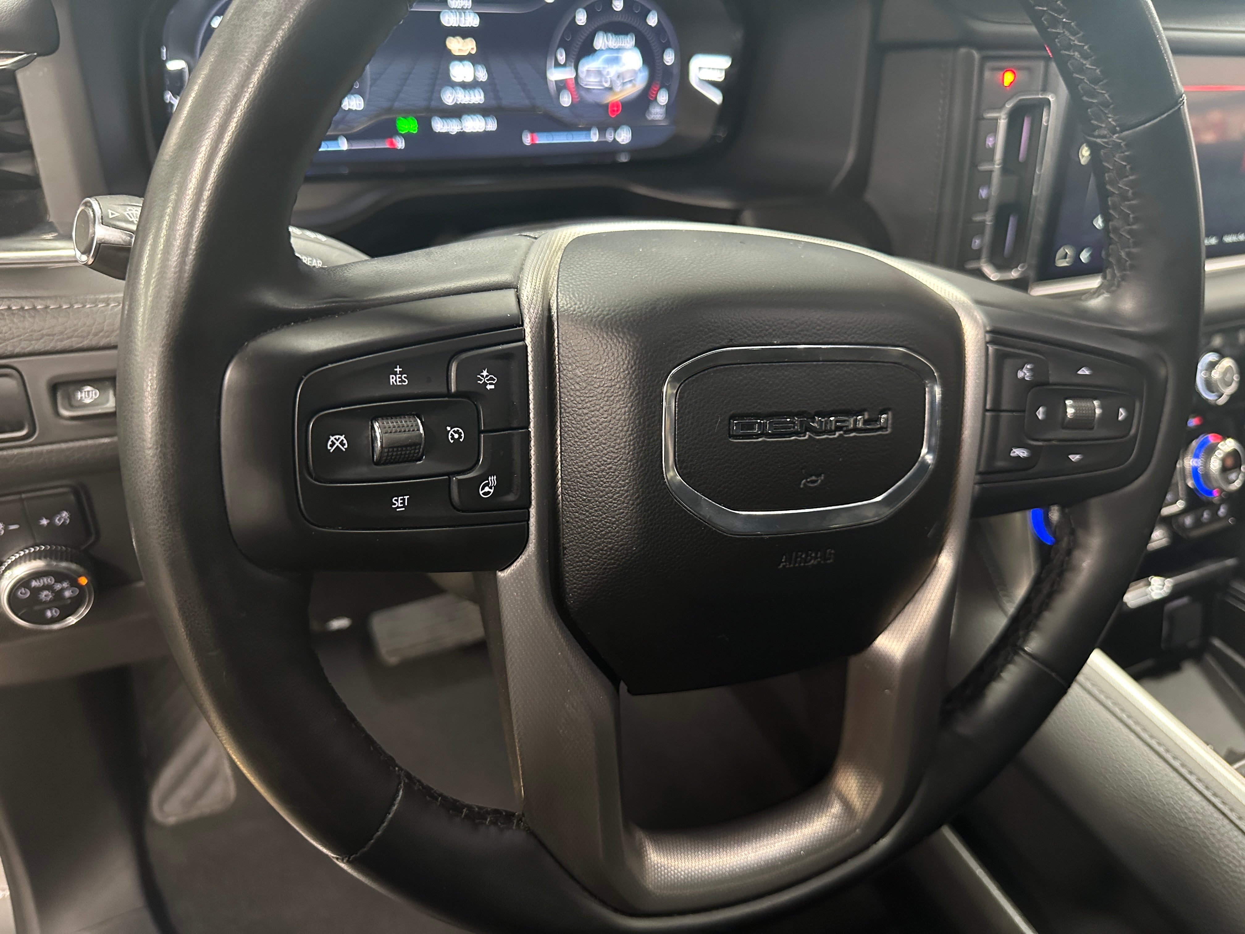 2023 GMC Yukon Denali 4