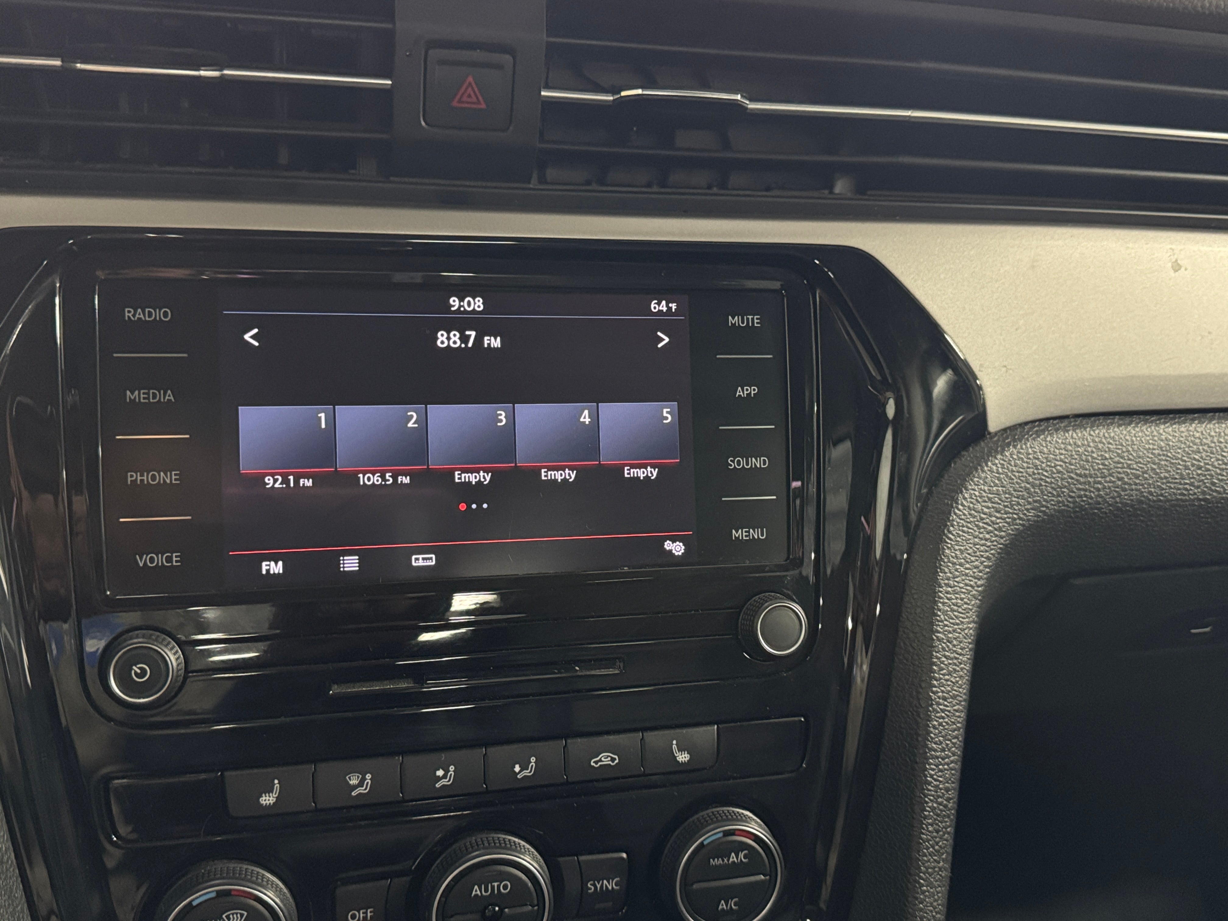 2021 Volkswagen Passat SE 3