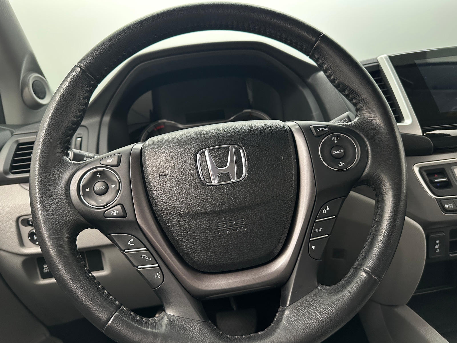 Thumbnail: 2017 Honda Pilot - 4