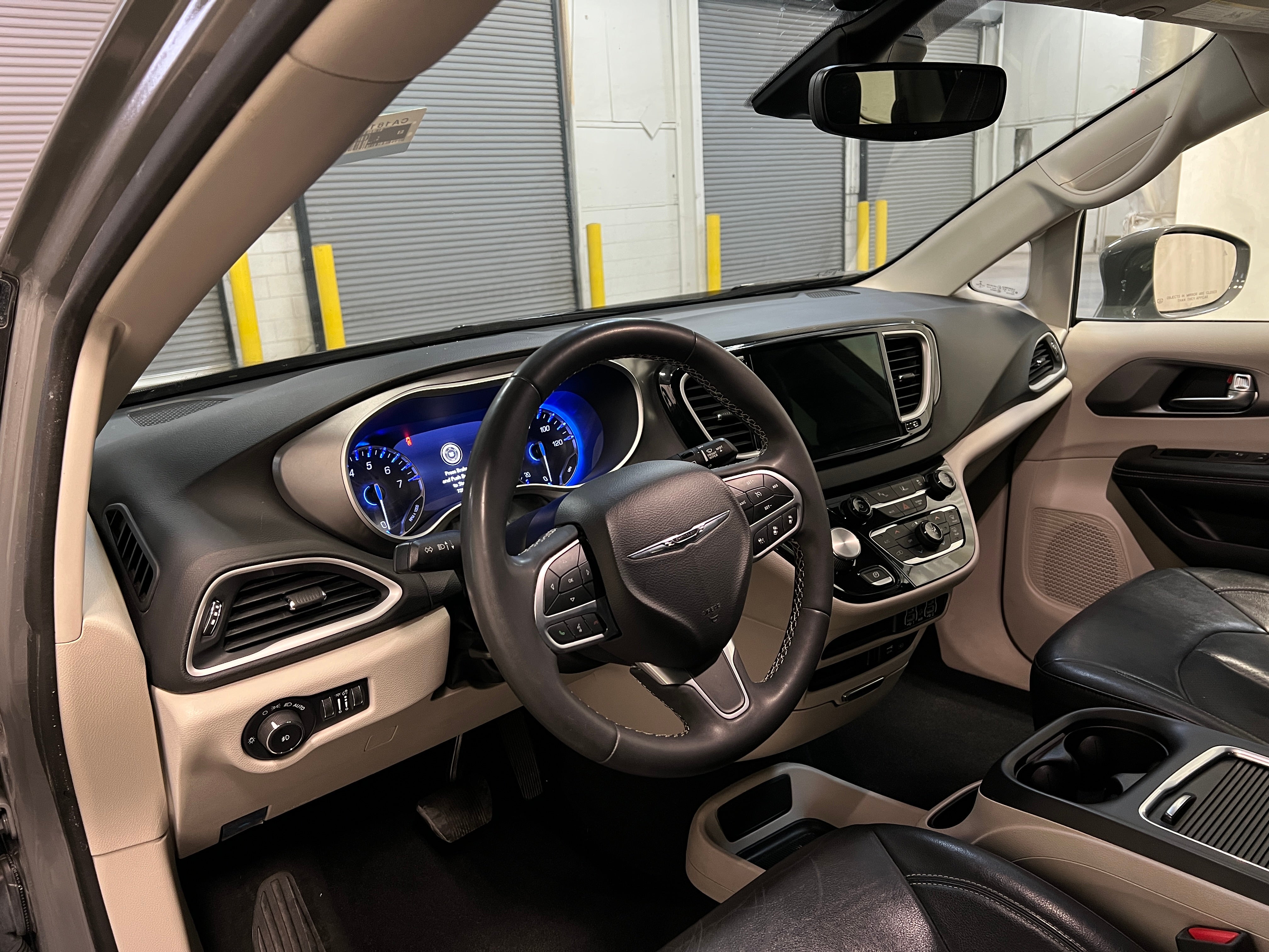 2022 Chrysler Pacifica Touring L 2