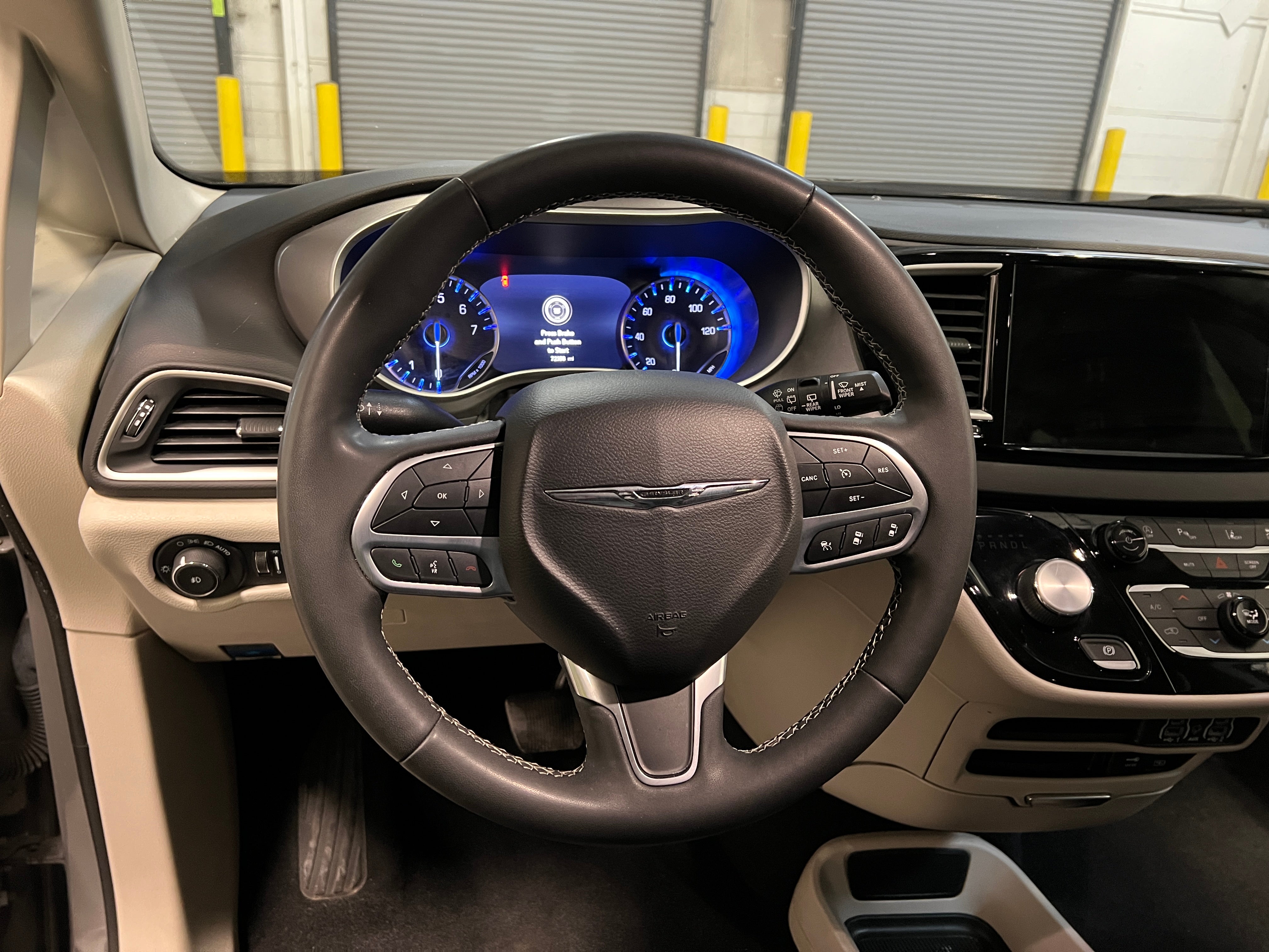 2022 Chrysler Pacifica Touring L 4