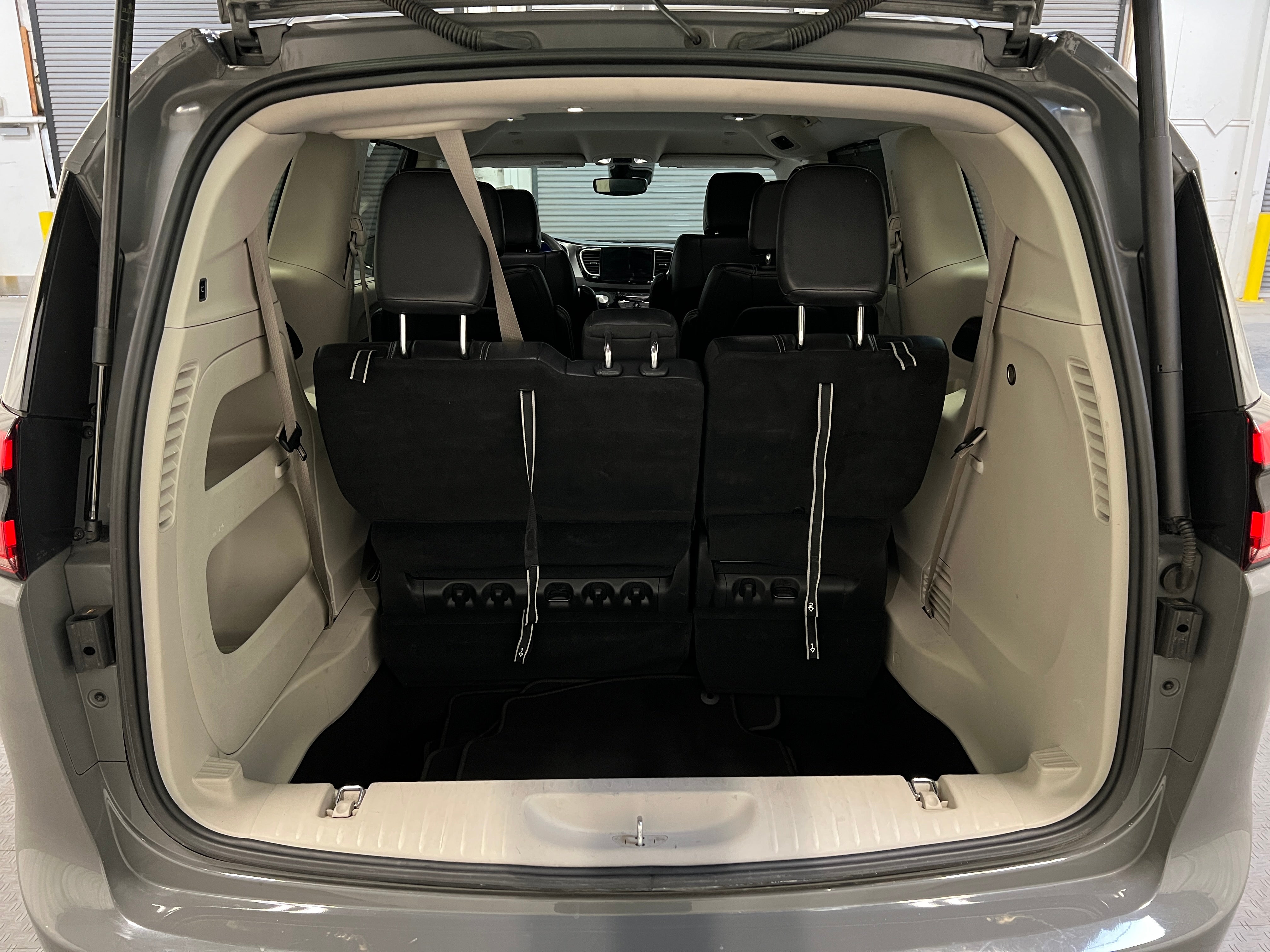 2022 Chrysler Pacifica Touring L 6