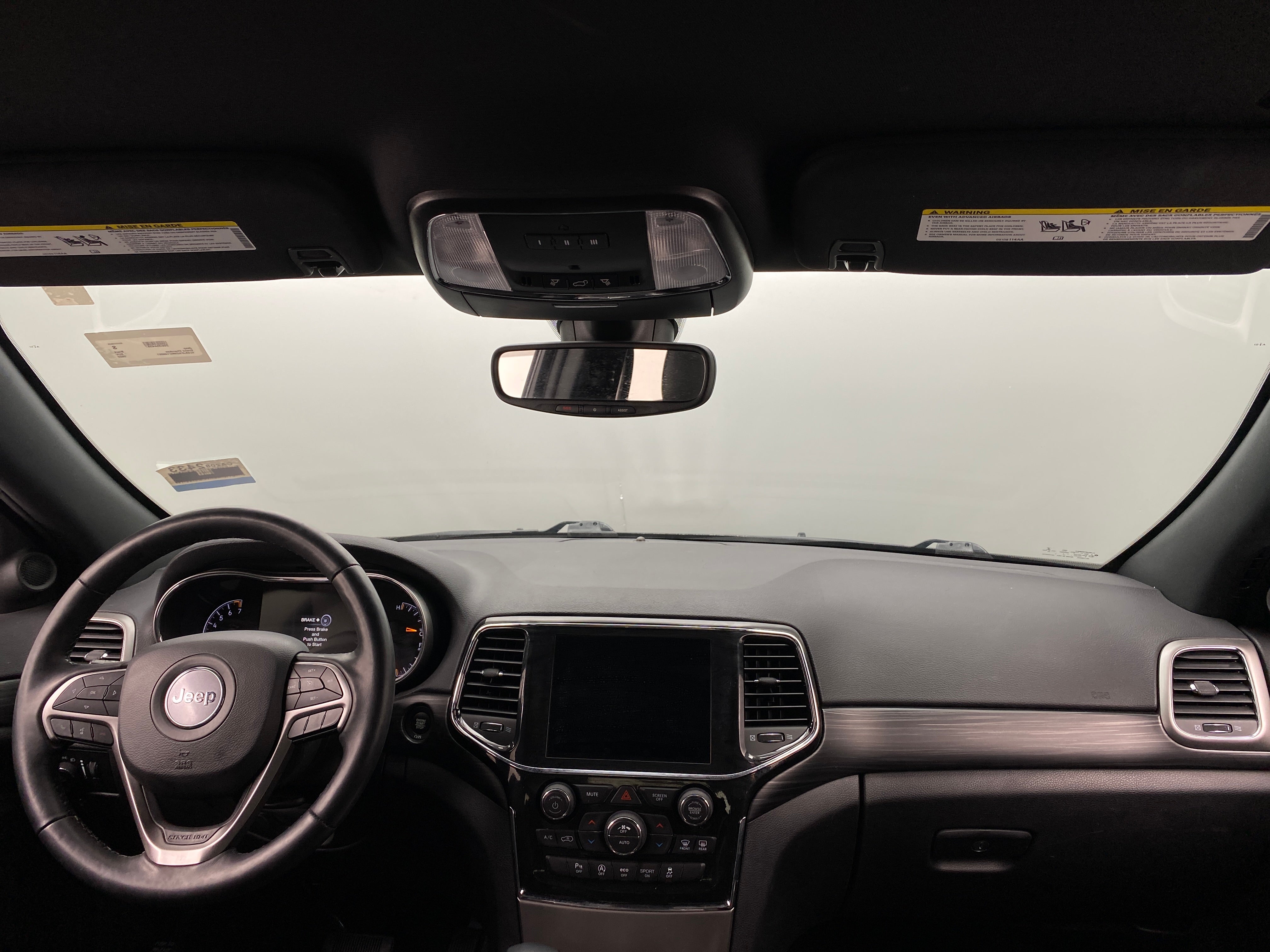 2022 Jeep Grand Cherokee Laredo 2
