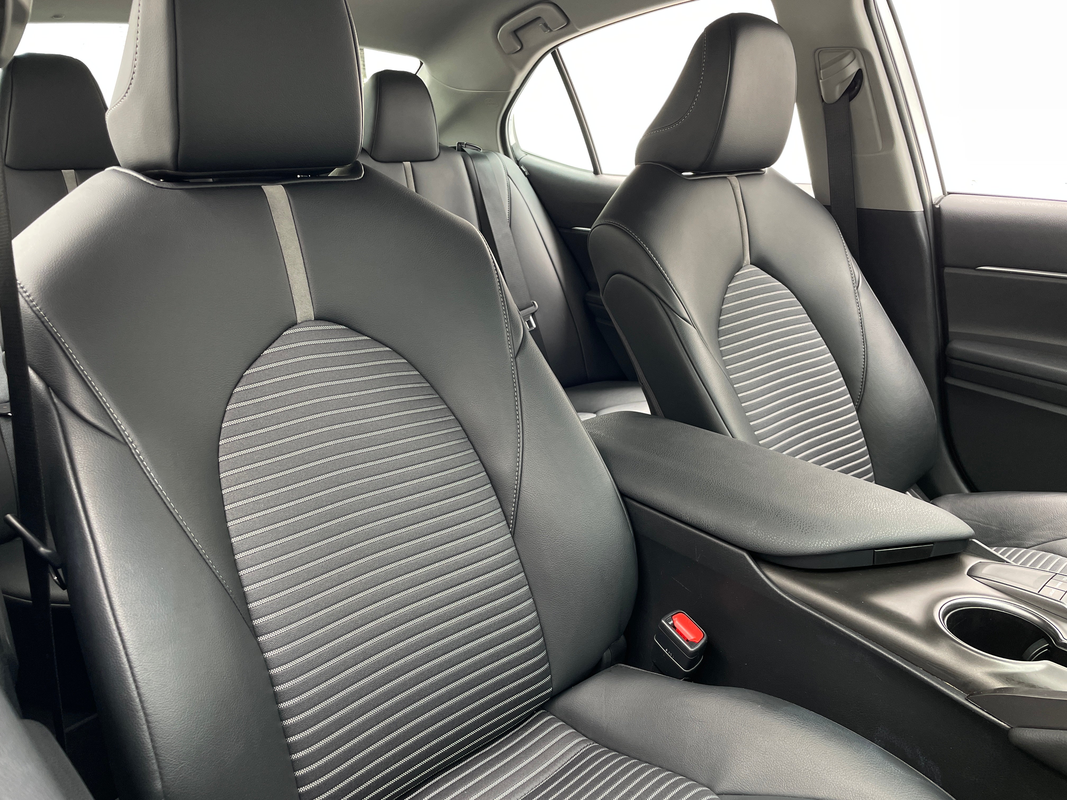 2024 Toyota Camry SE 2