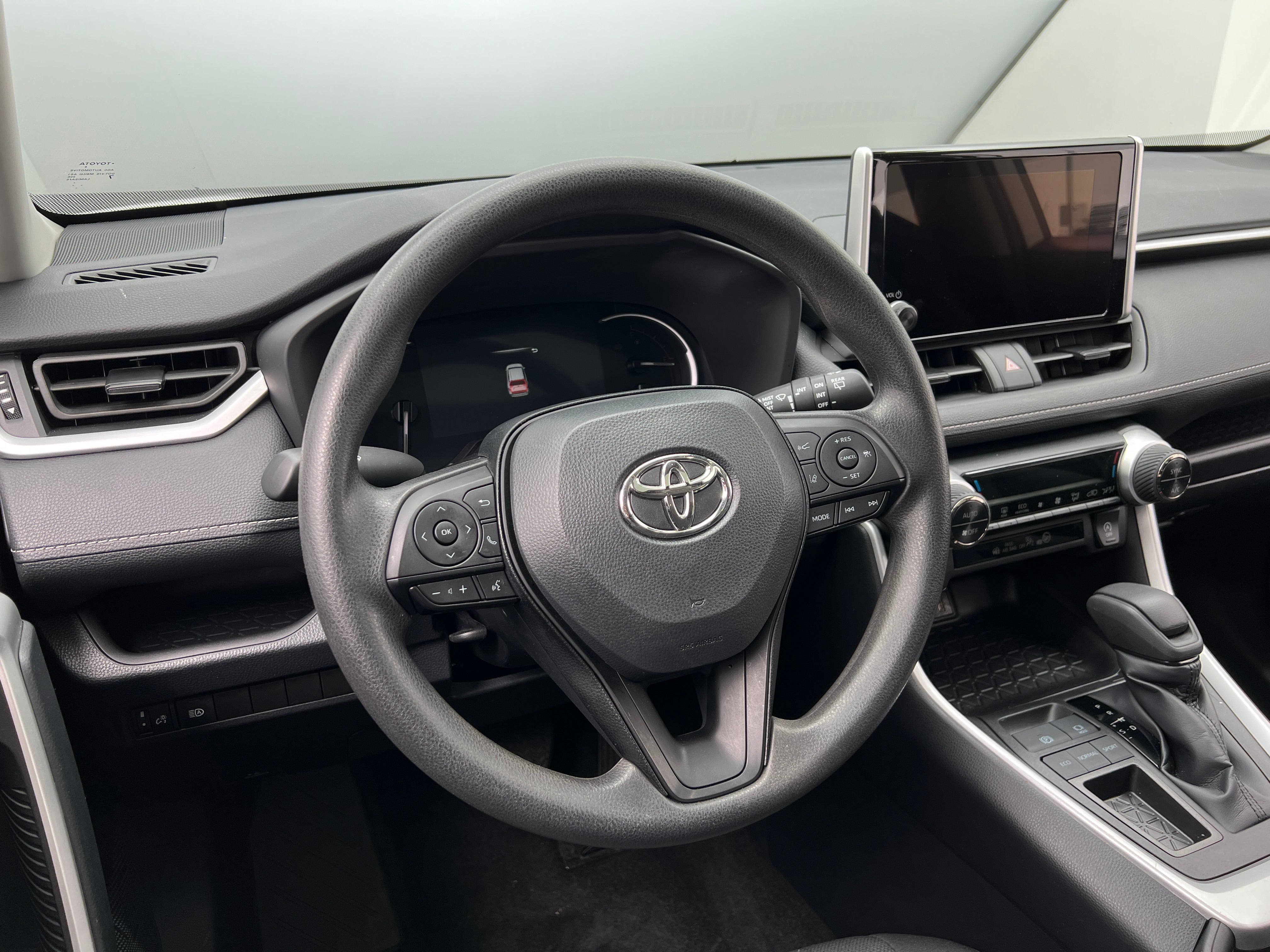 2024 Toyota RAV4 XLE 5