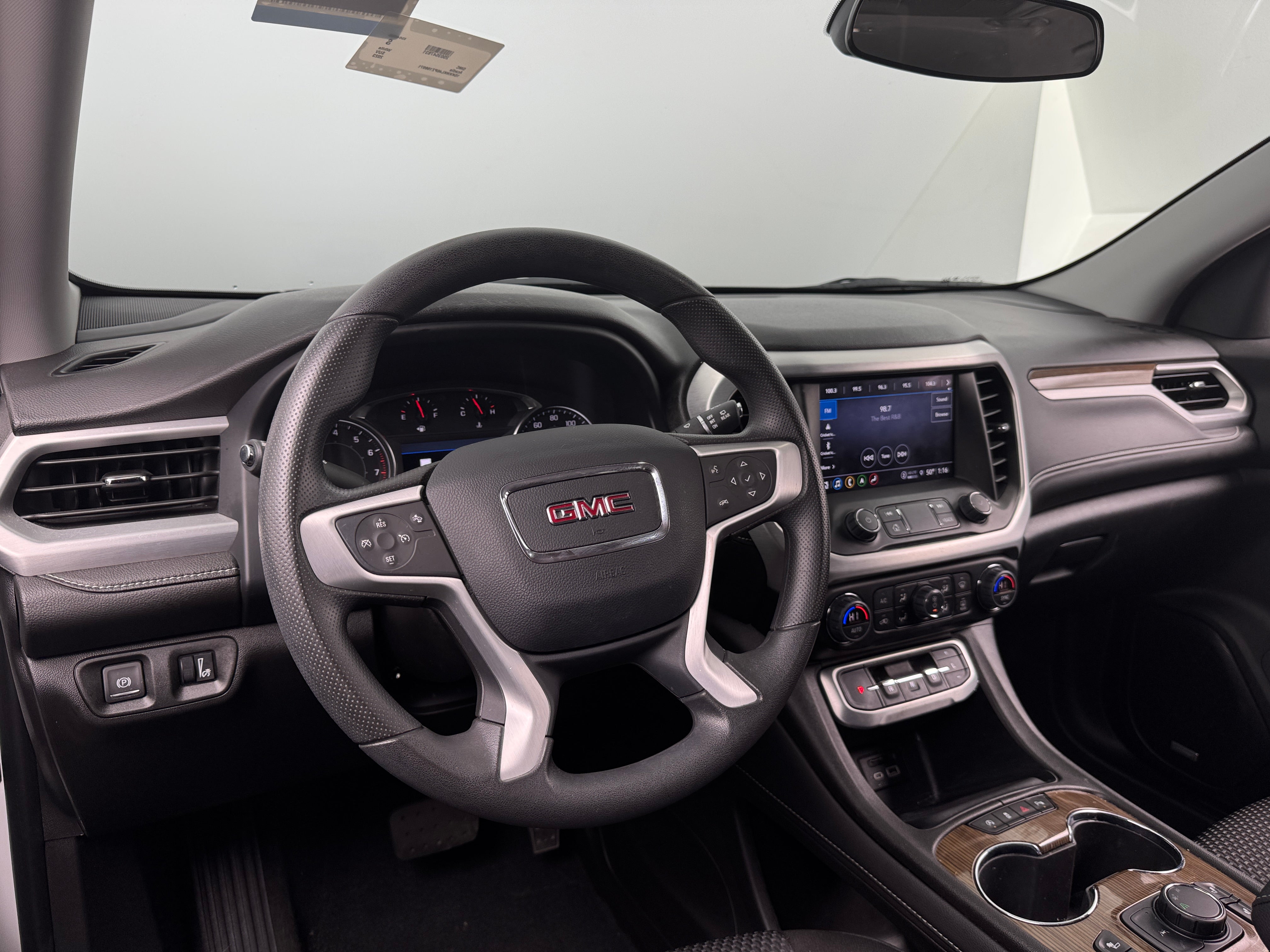 2023 GMC Acadia SLE 3