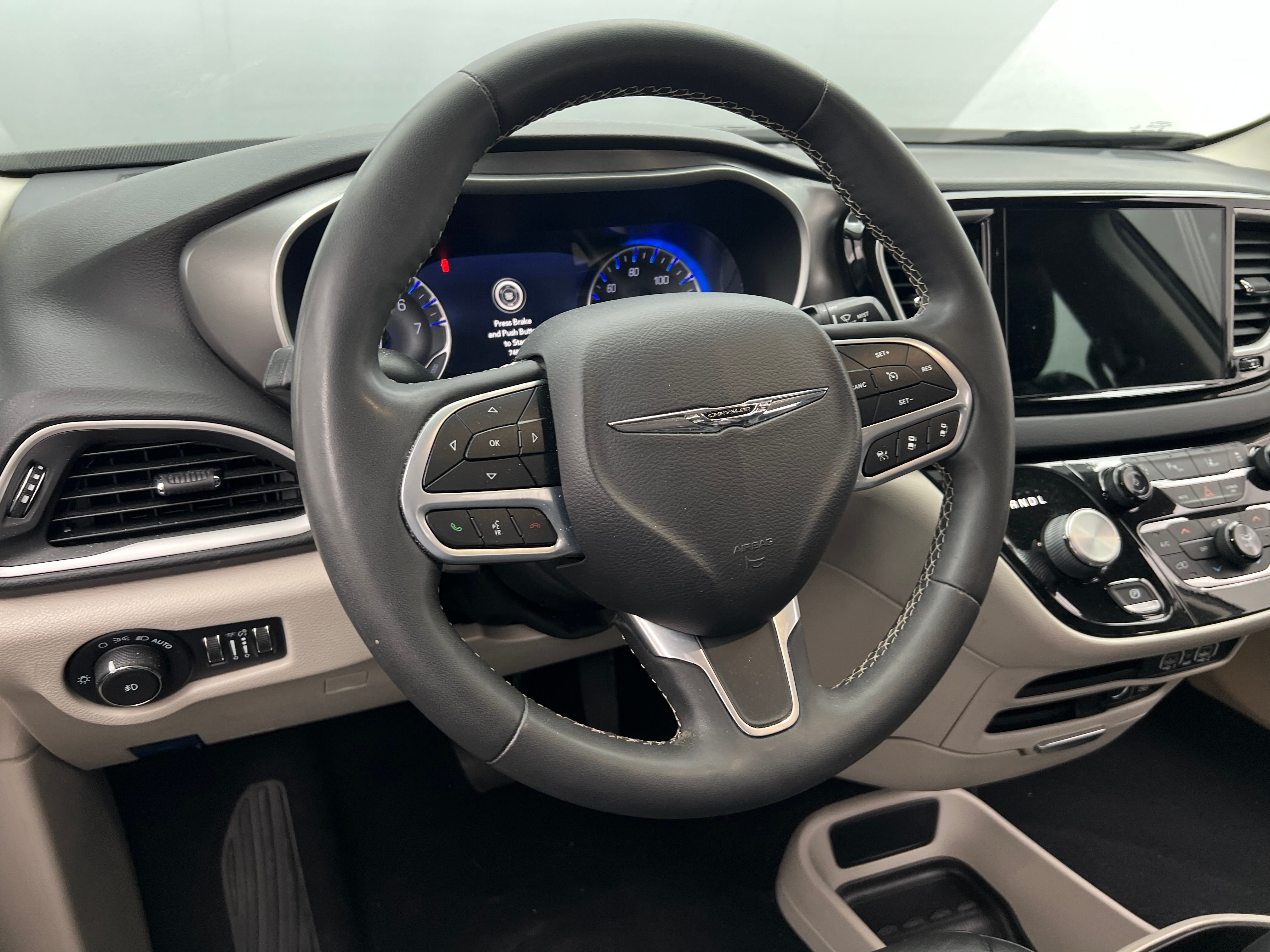 2022 Chrysler Pacifica Touring L 4