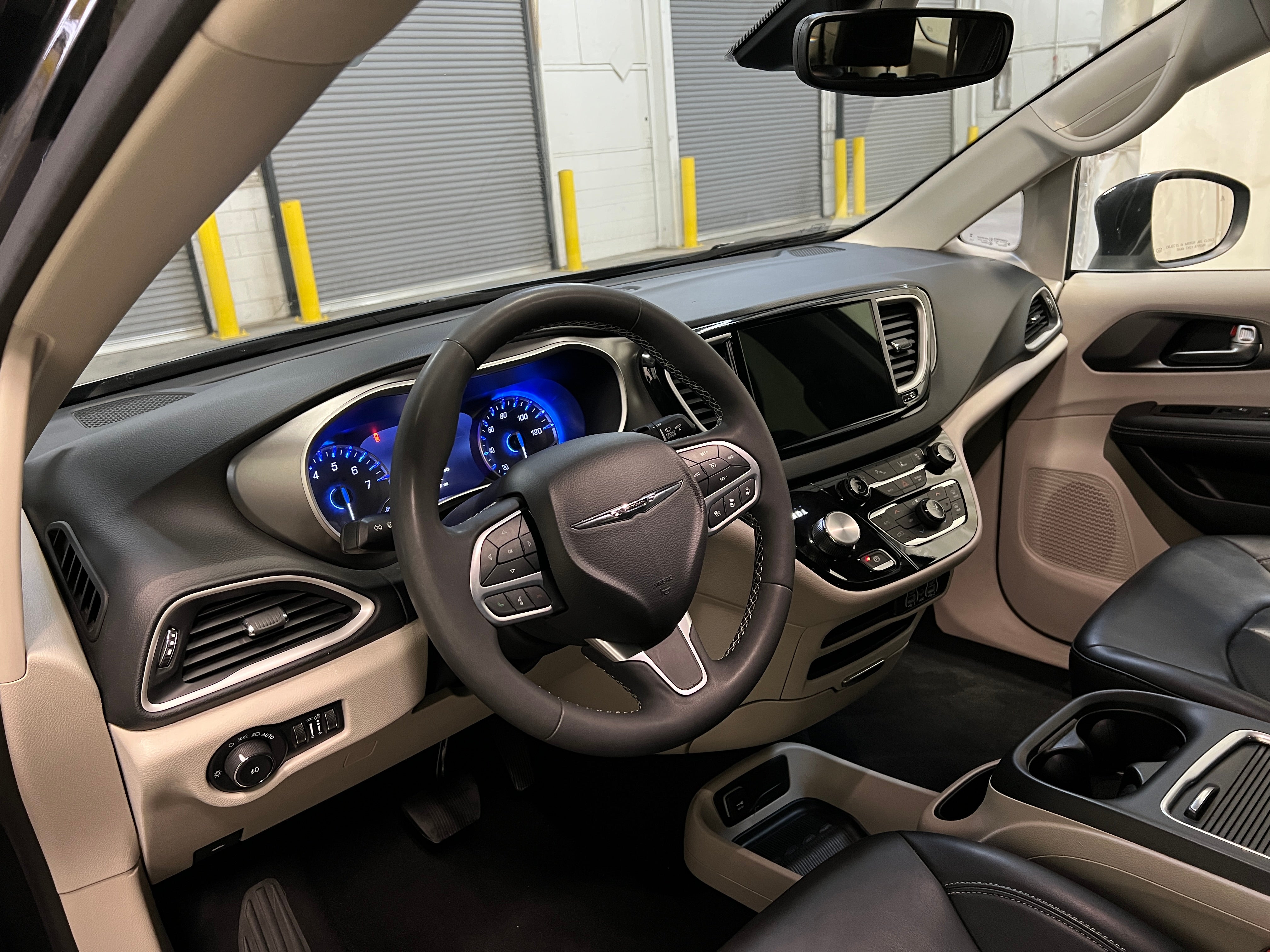 2023 Chrysler Pacifica Touring L 3