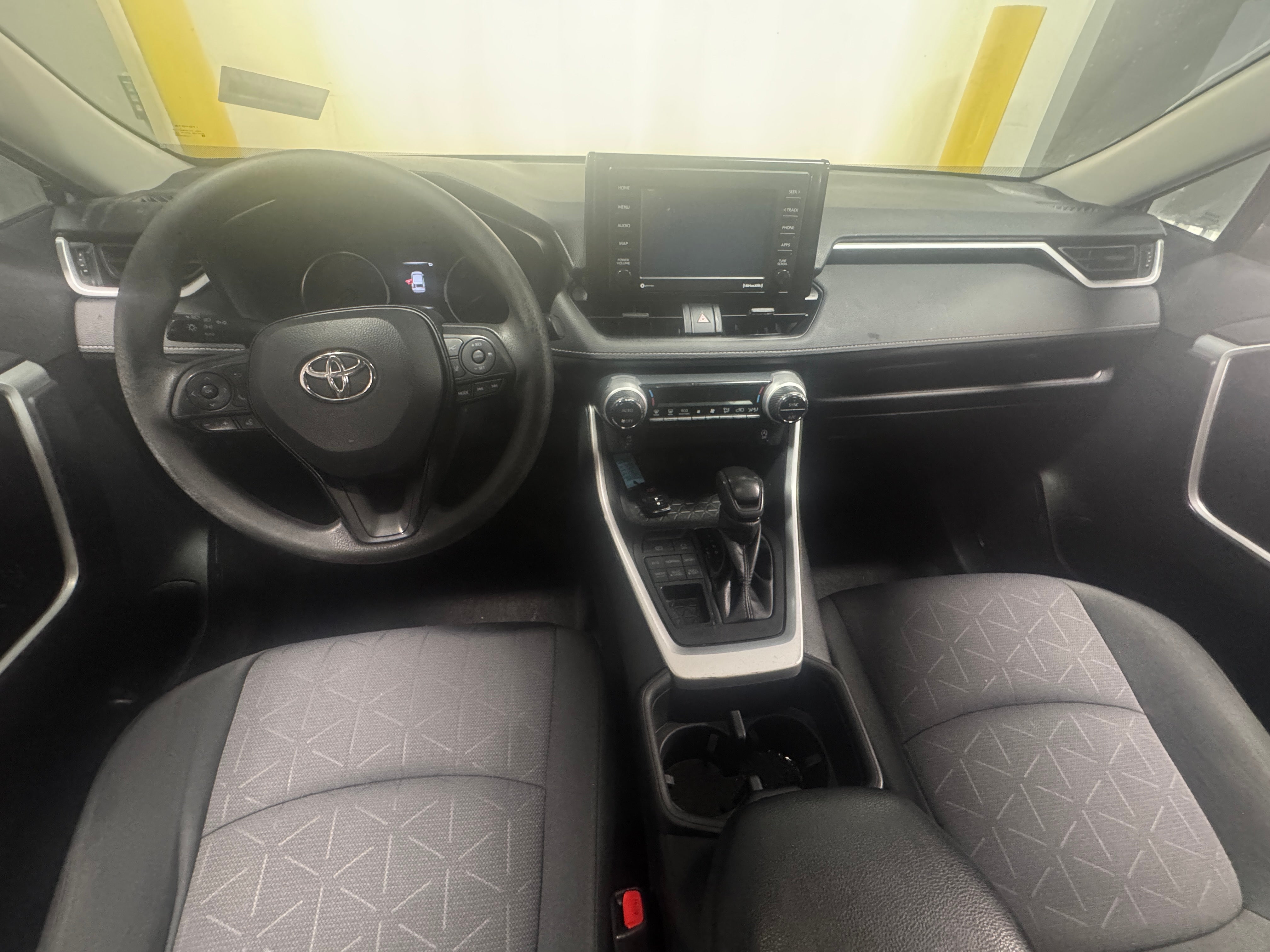 2022 Toyota RAV4 XLE 3