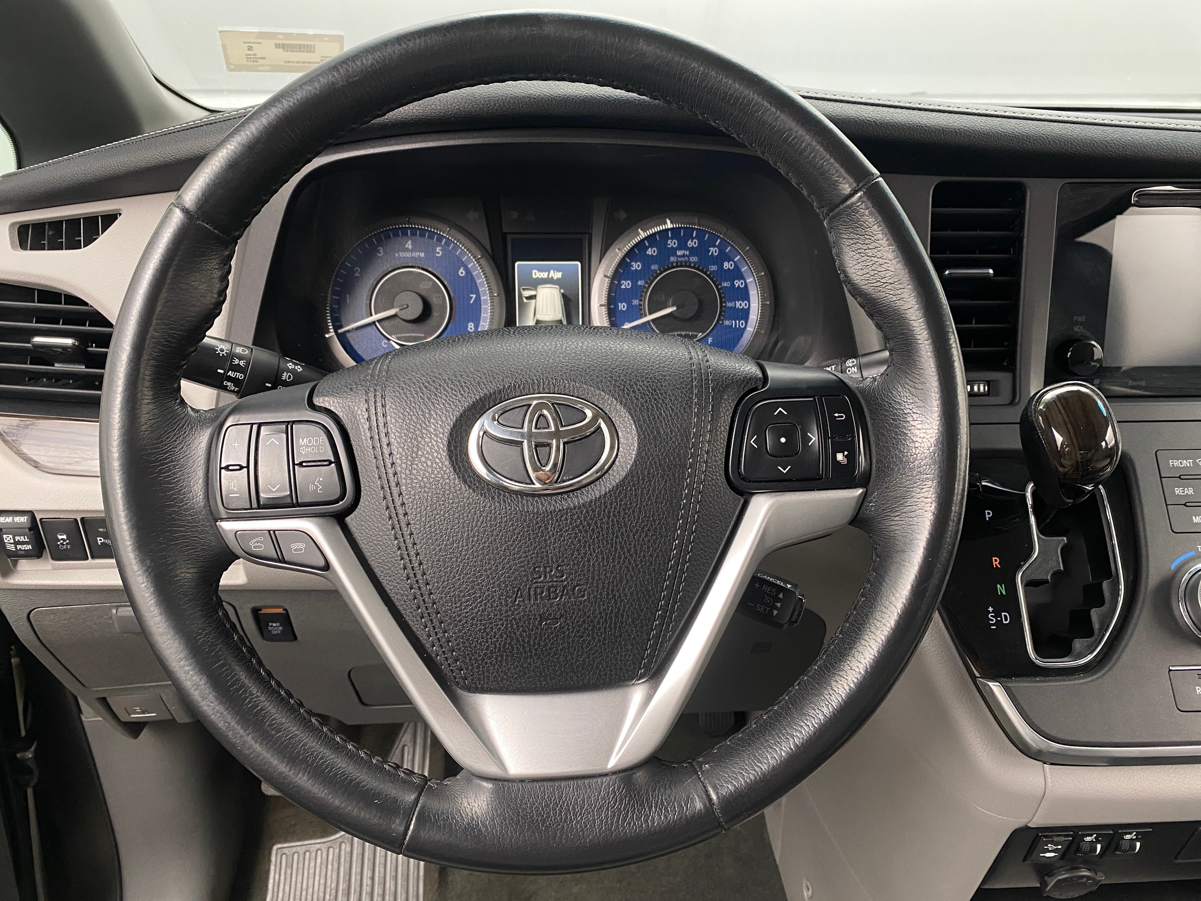 2017 Toyota Sienna XLE 4