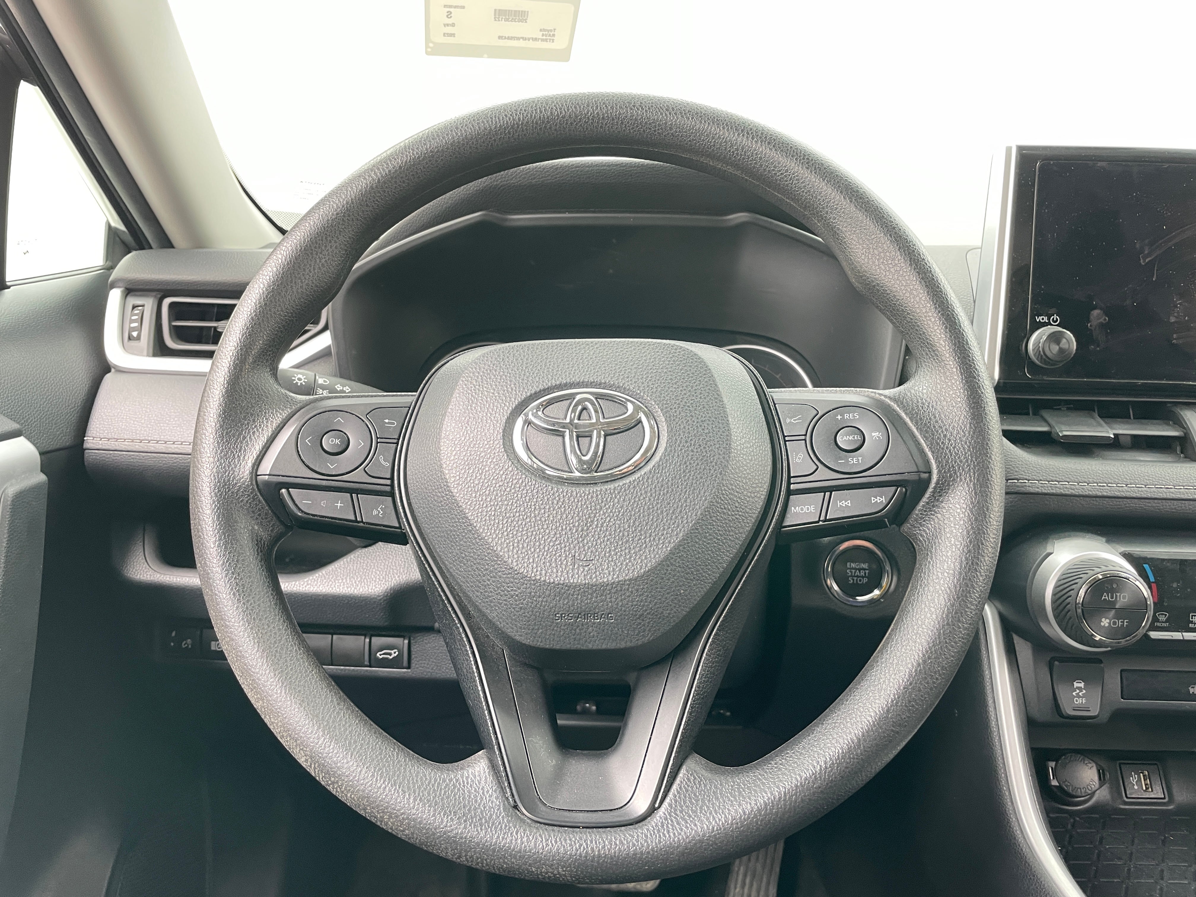 2023 Toyota RAV4 XLE 5