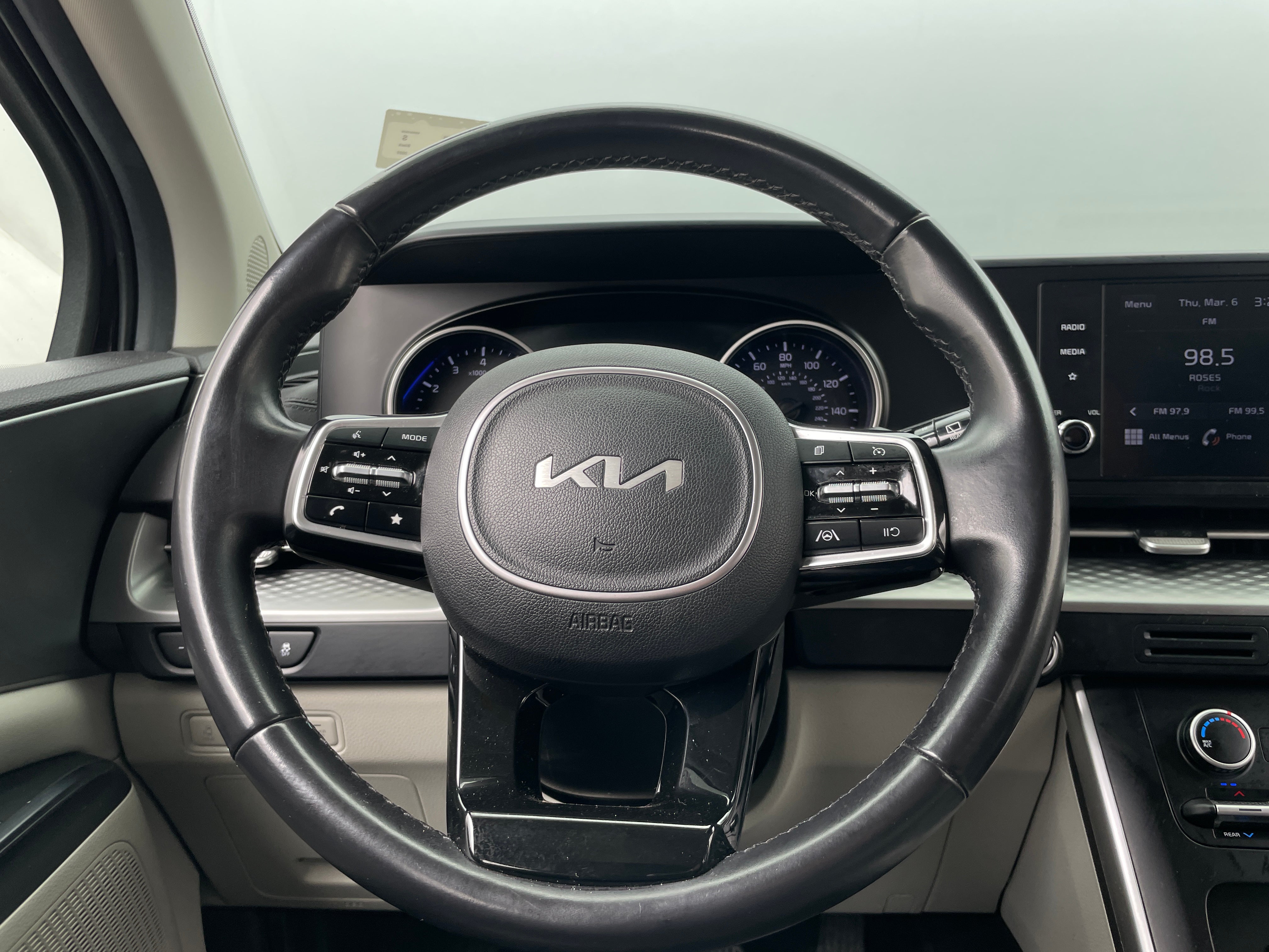 2022 Kia Carnival LX 4