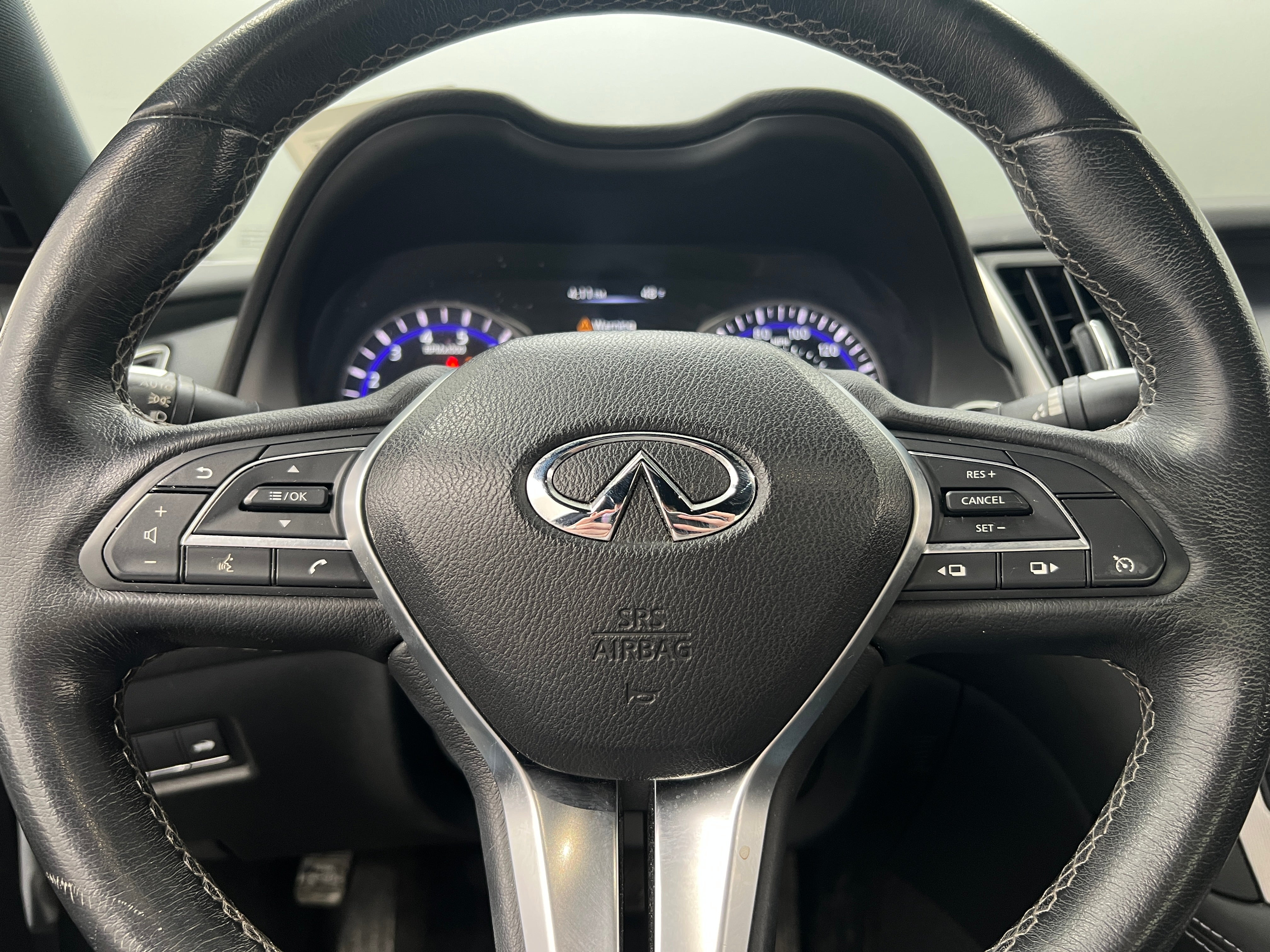 2018 INFINITI Q60 Luxe 3