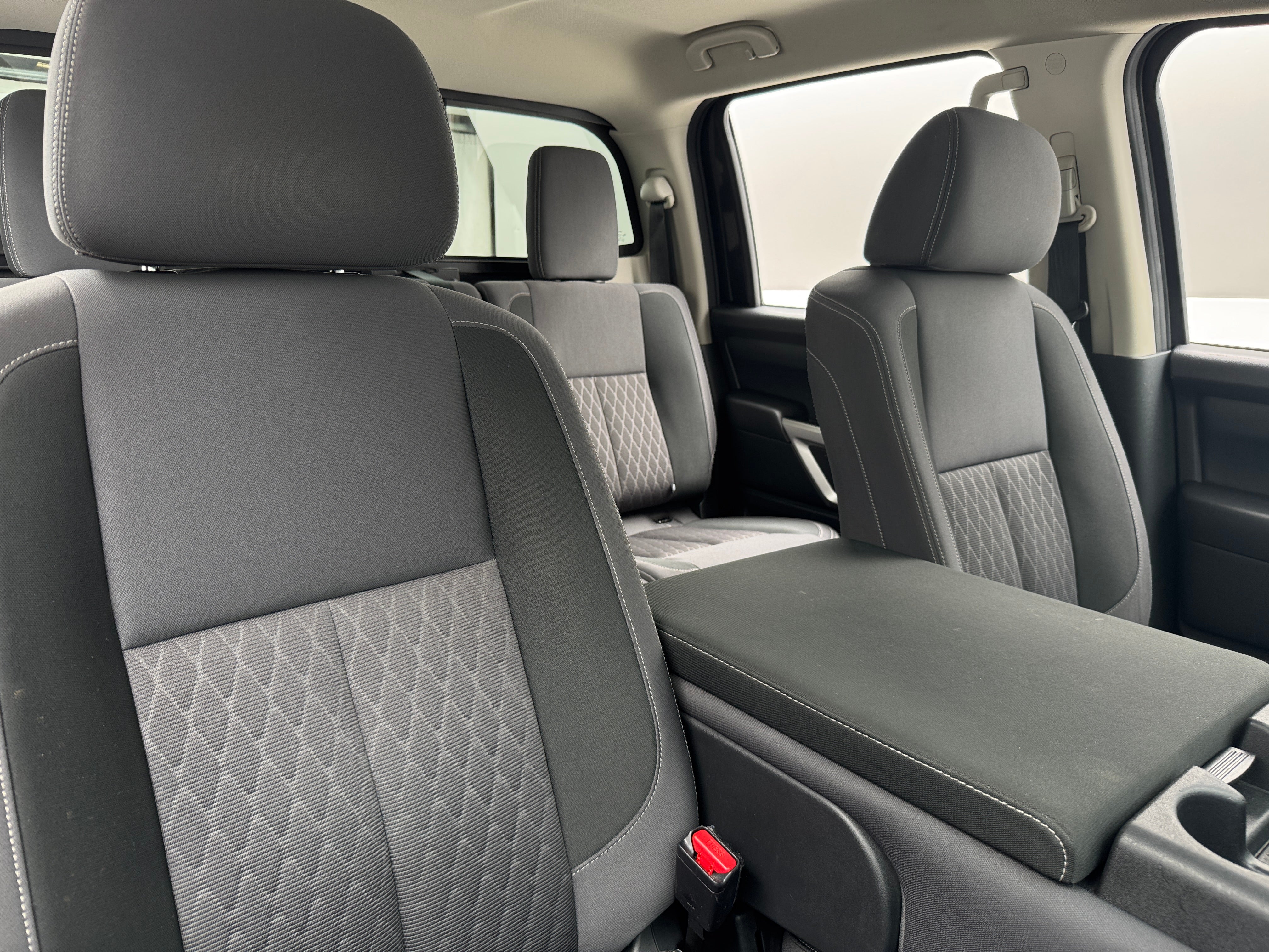 2023 Nissan Titan SV 2