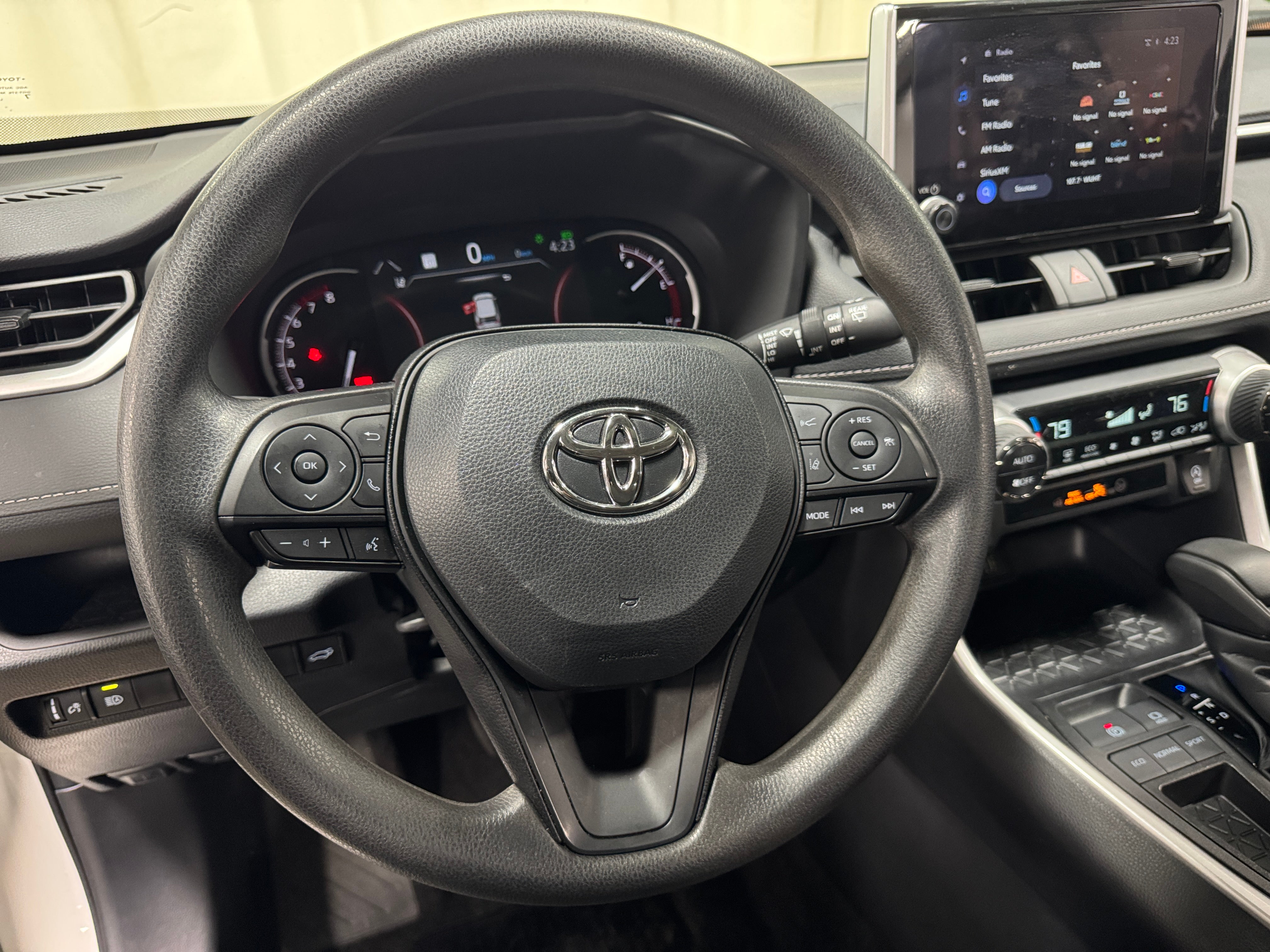 2024 Toyota RAV4 XLE 5