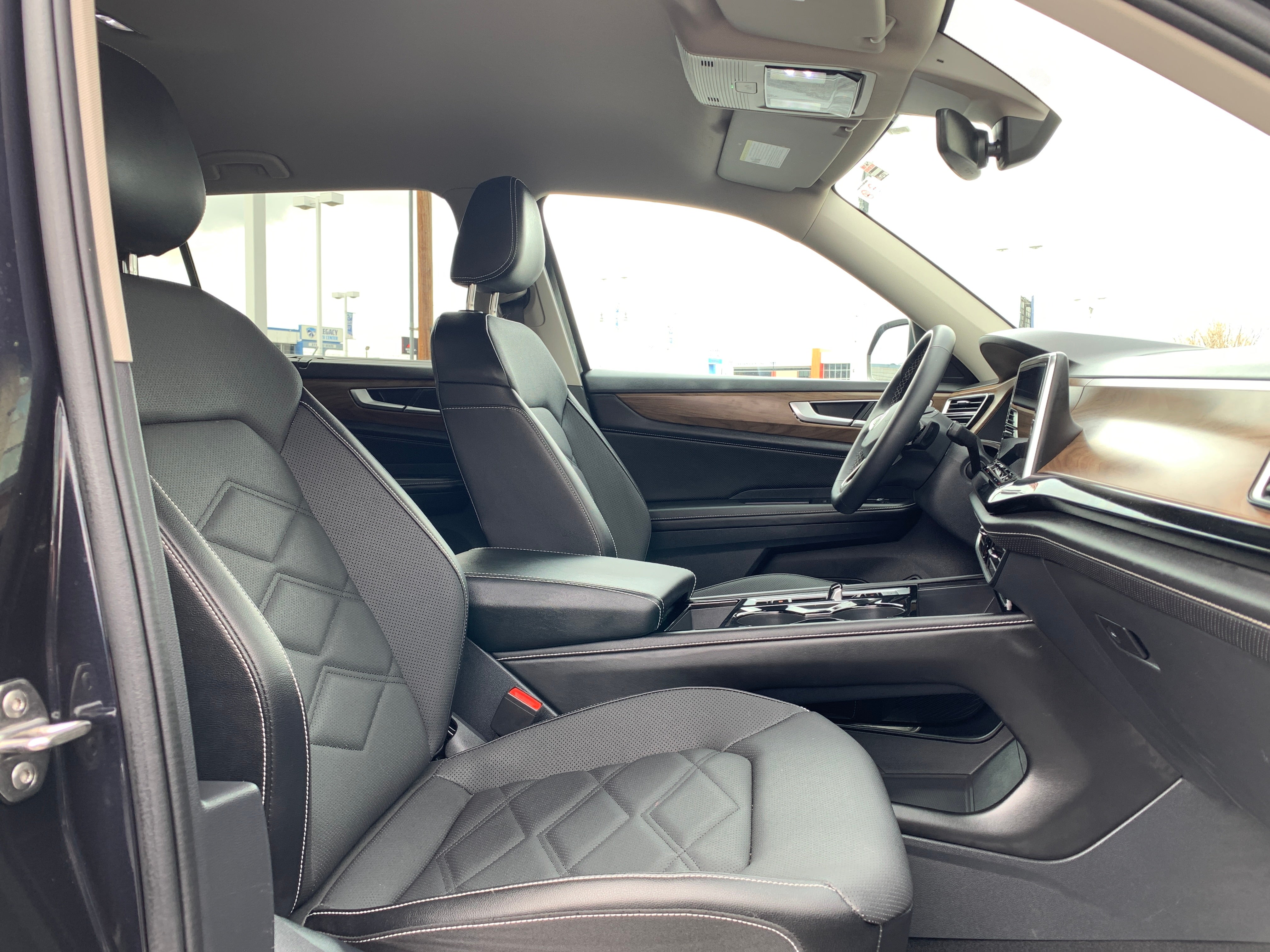 2024 Volkswagen Atlas SE 2