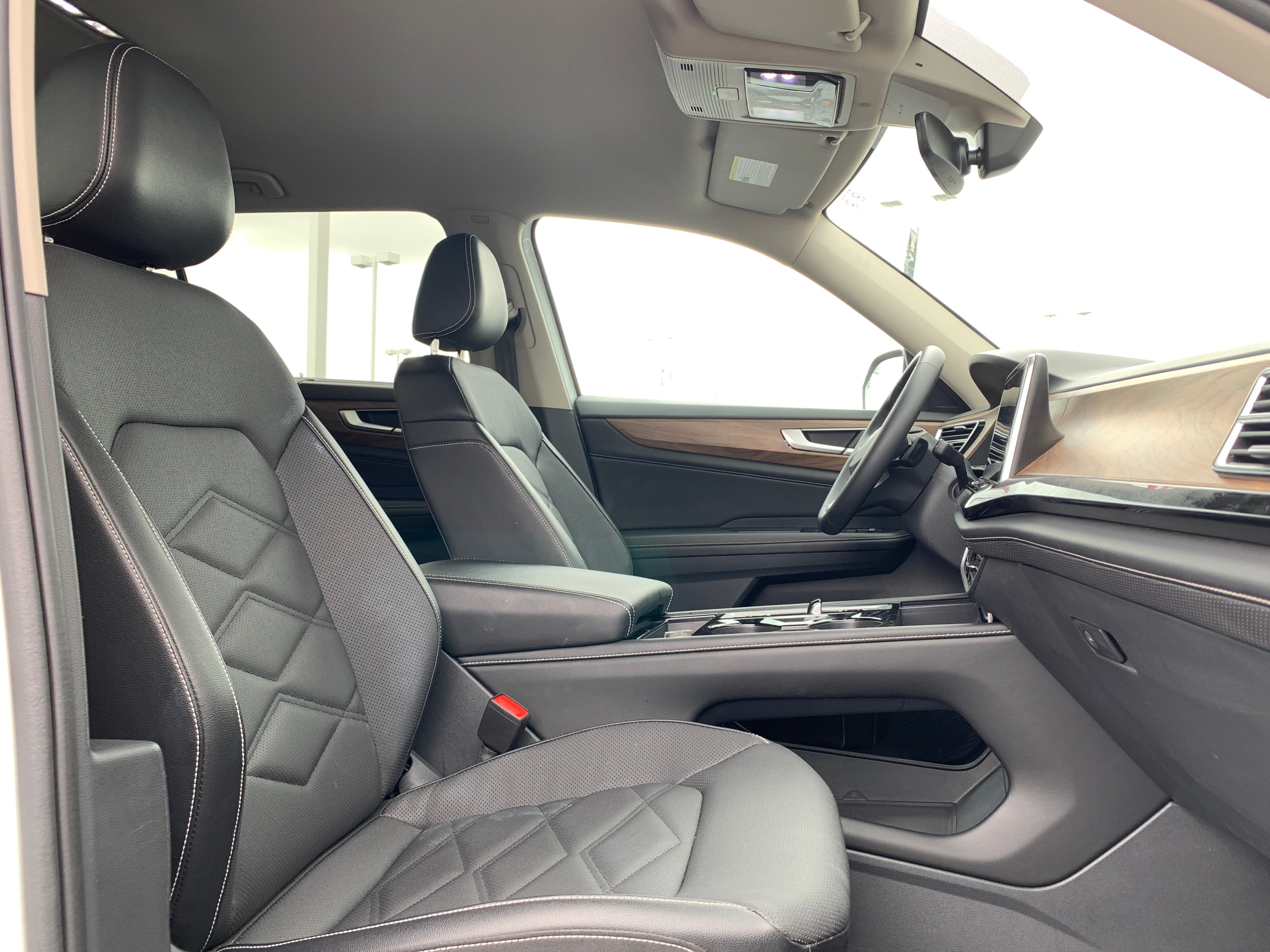 2024 Volkswagen Atlas SE 2