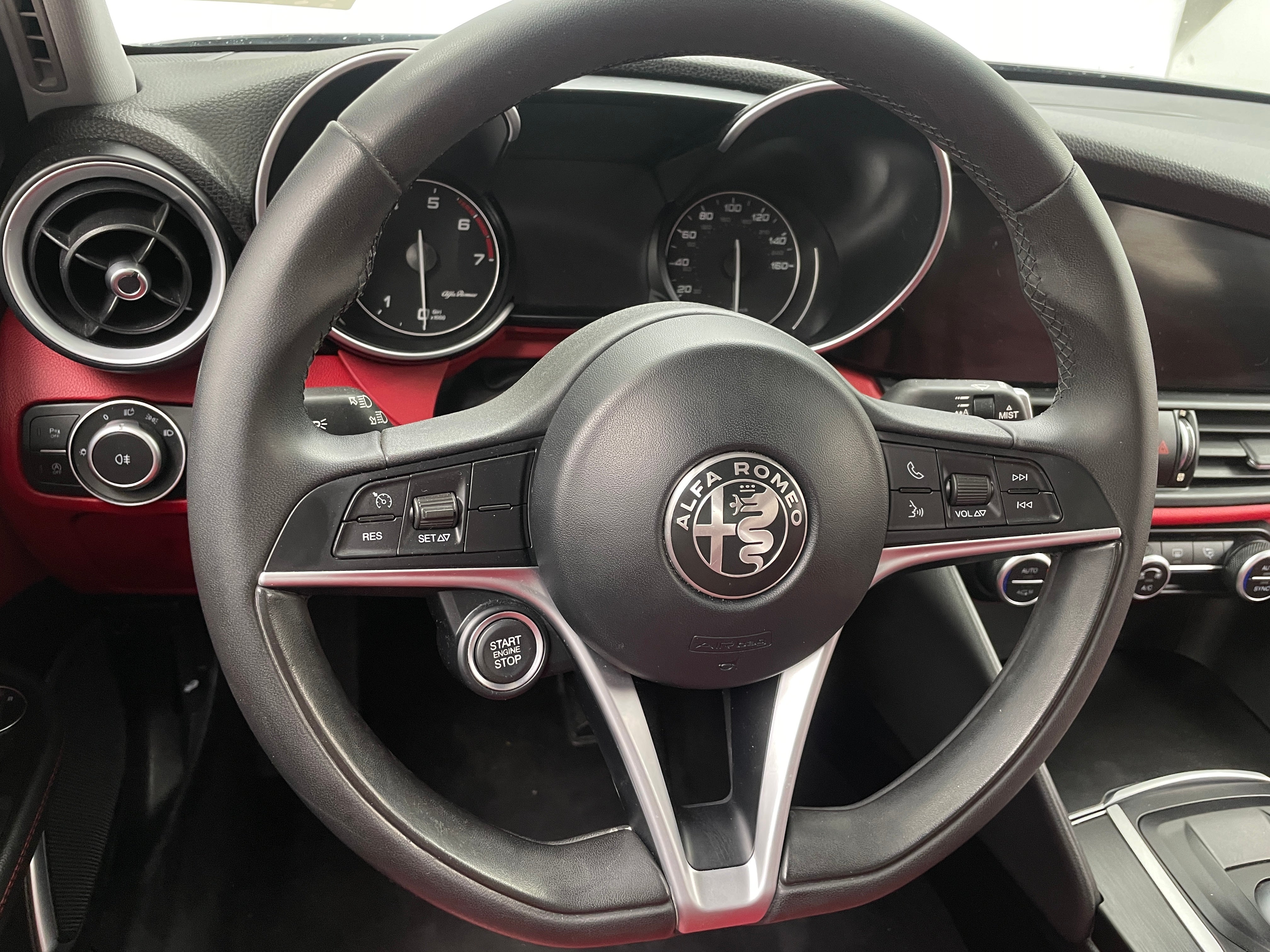 2018 Alfa Romeo Giulia Base 4