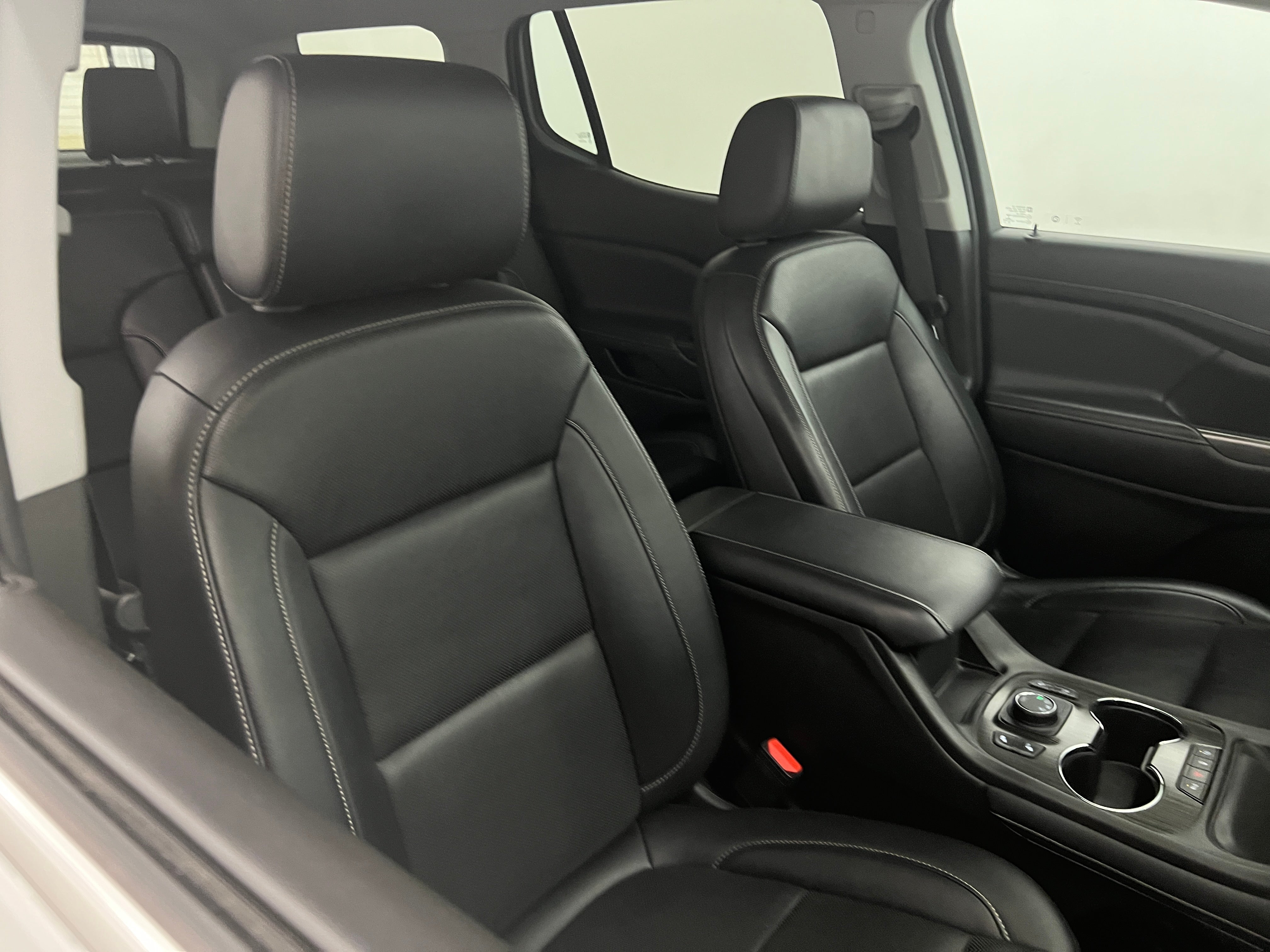 2023 GMC Acadia SLT 2