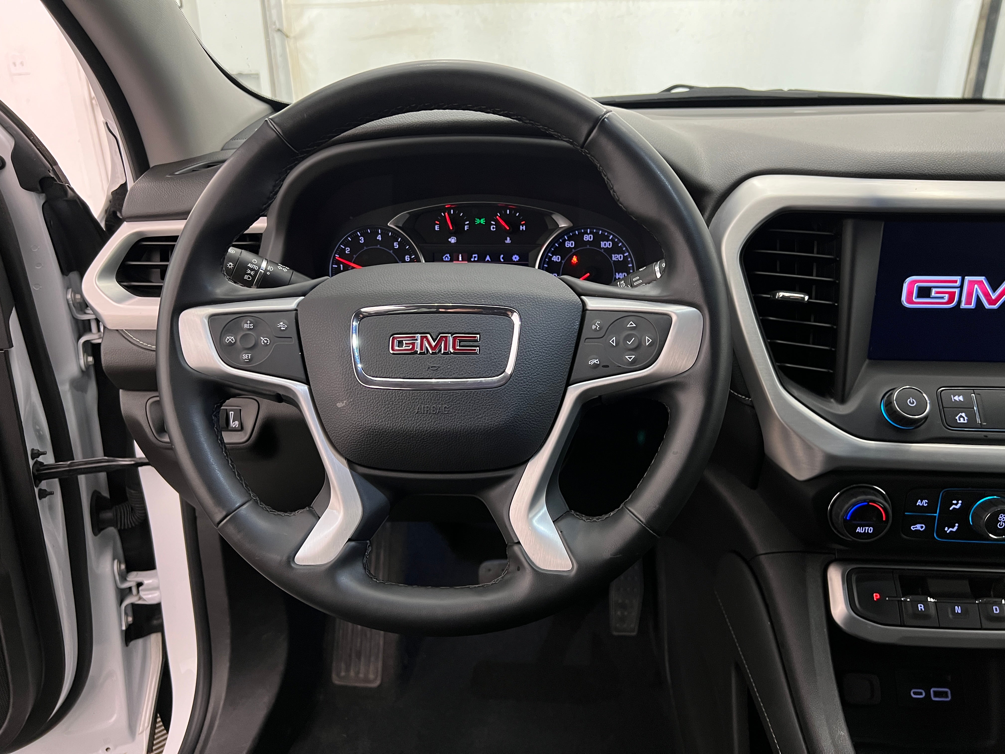 2023 GMC Acadia SLT 5